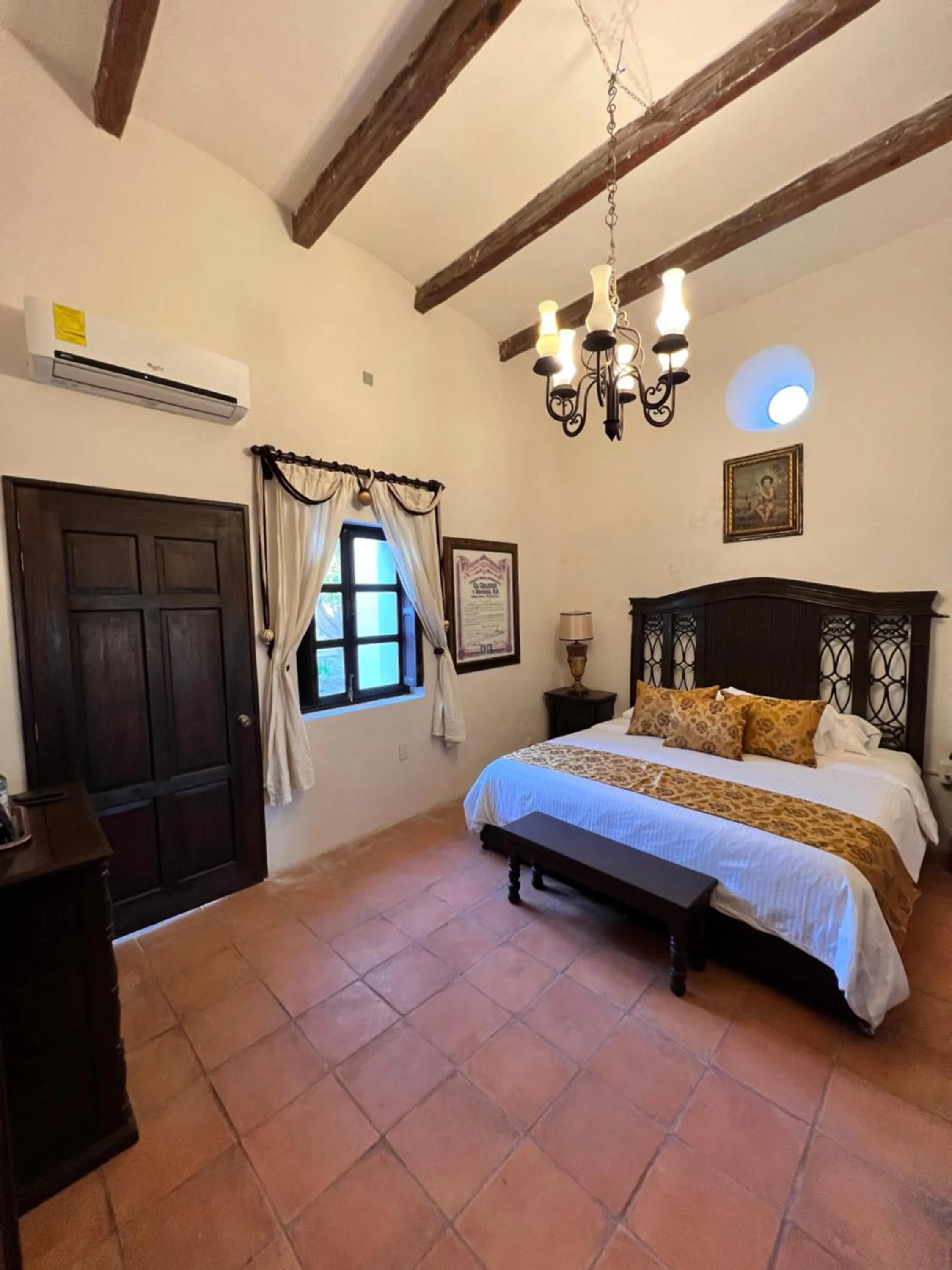 Photo of the whole room, Bed in La Casona Minera