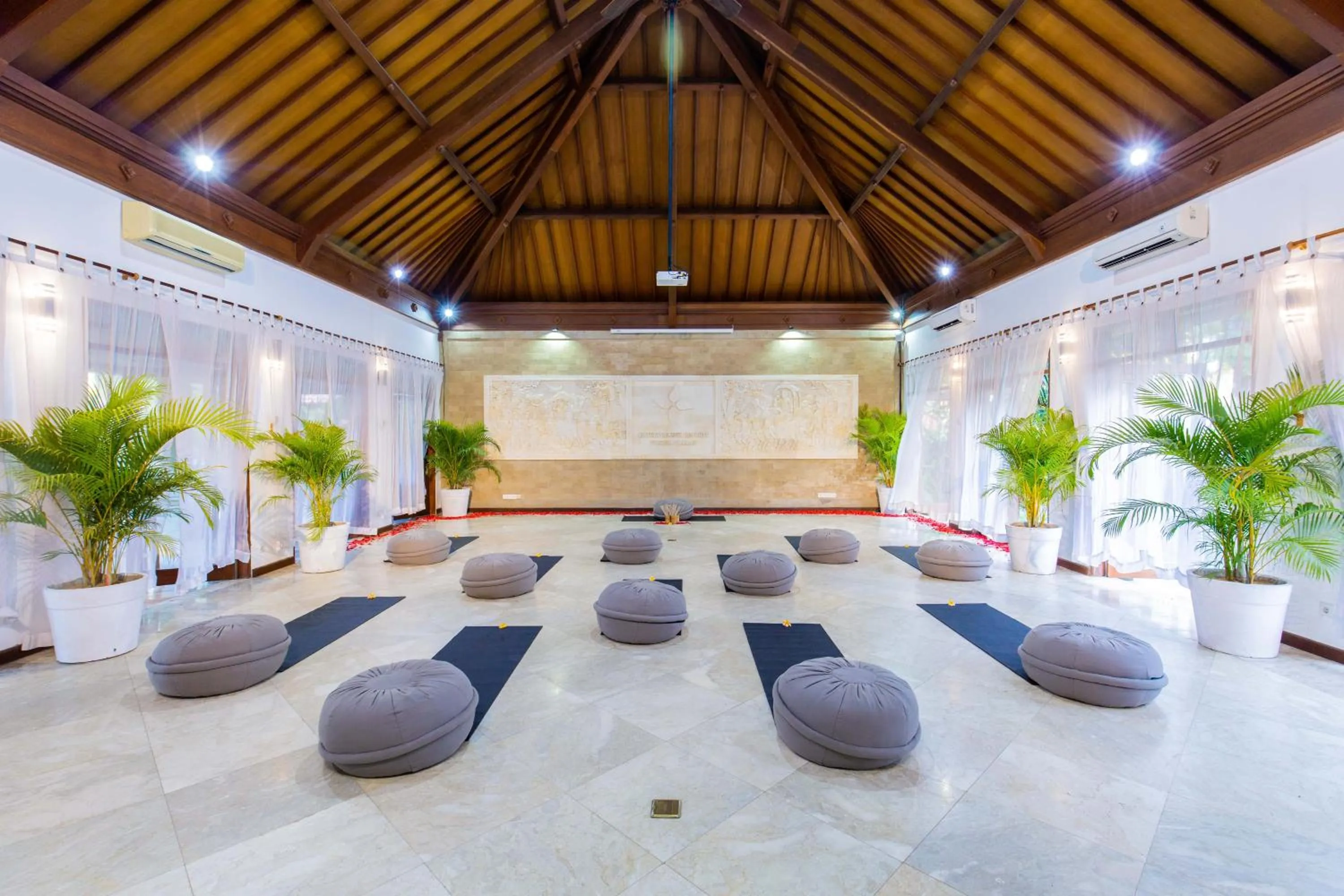 Area and facilities in Vision Villa Resort