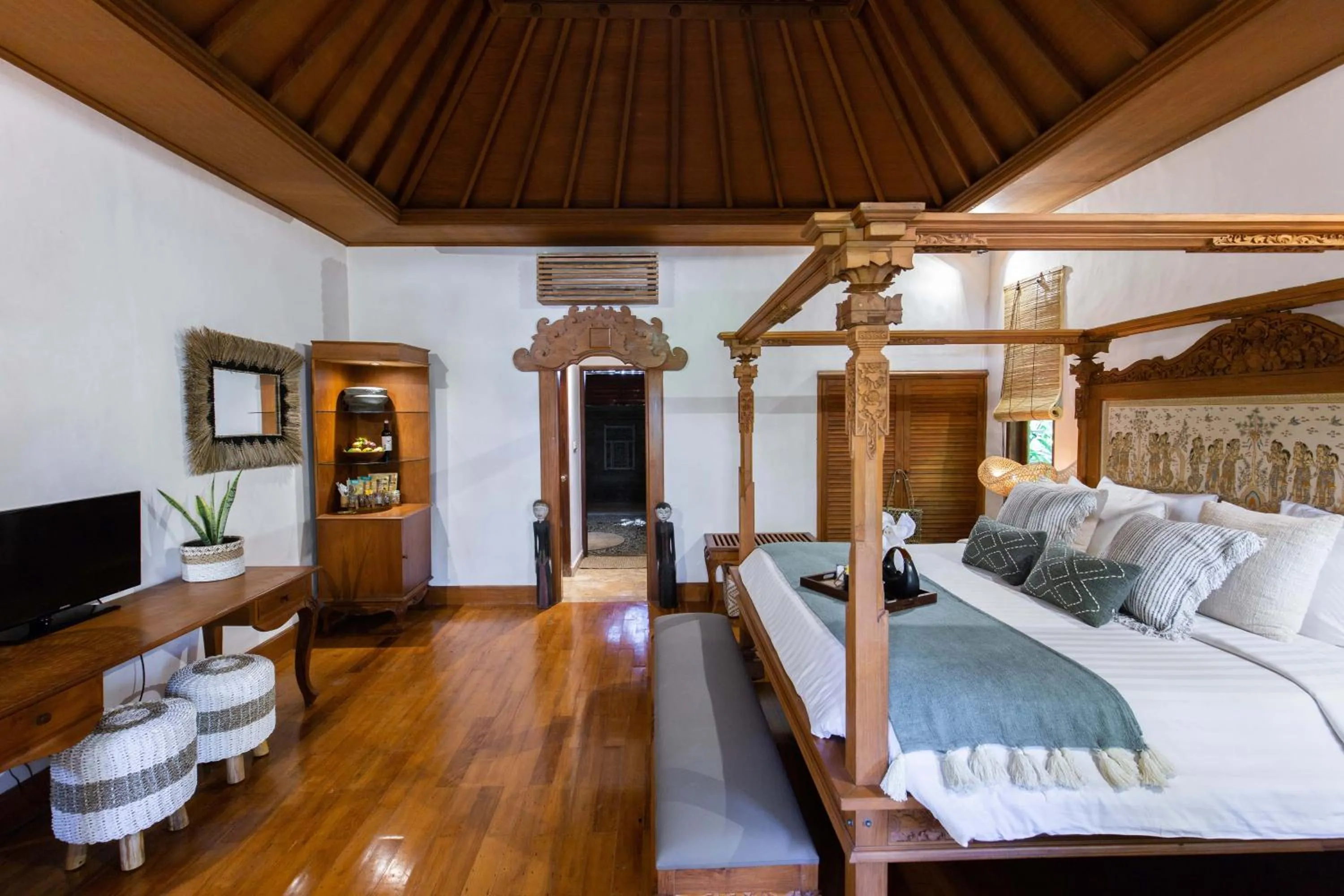 Photo of the whole room, Bed in Vision Villa Resort