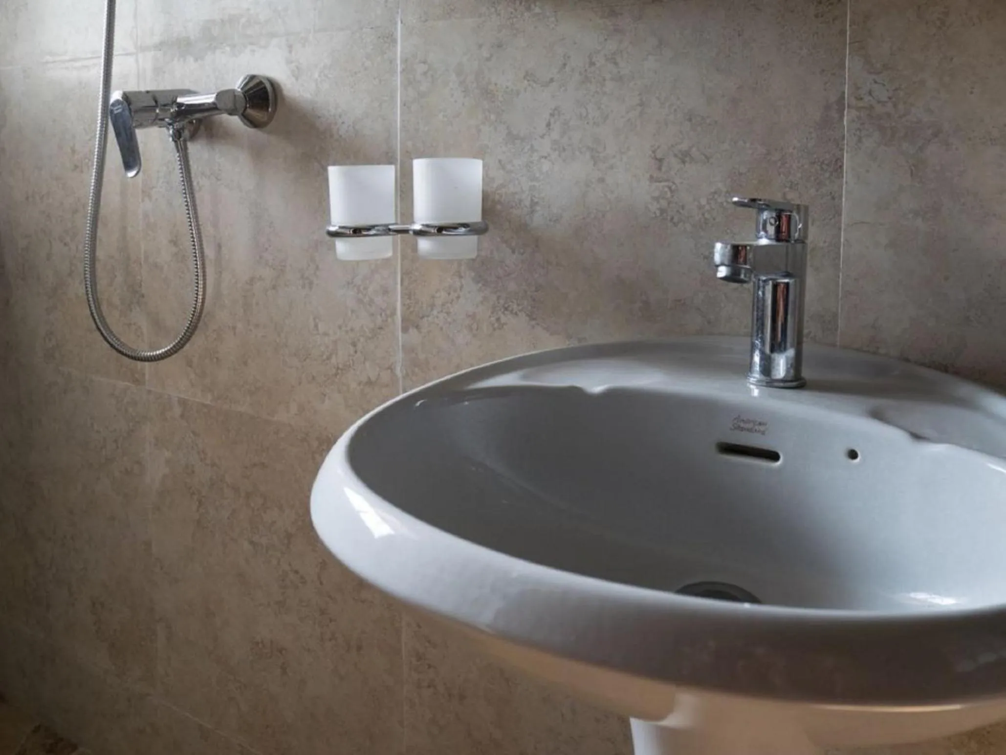 Toilet in Lei Thar Gone Guest House