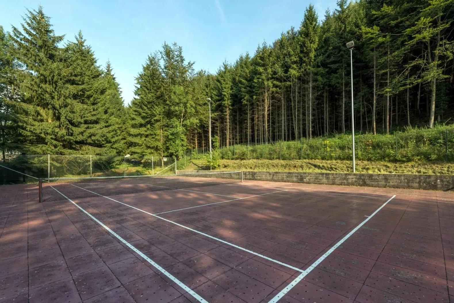 Tennis court in Parc Hotel Alvisse