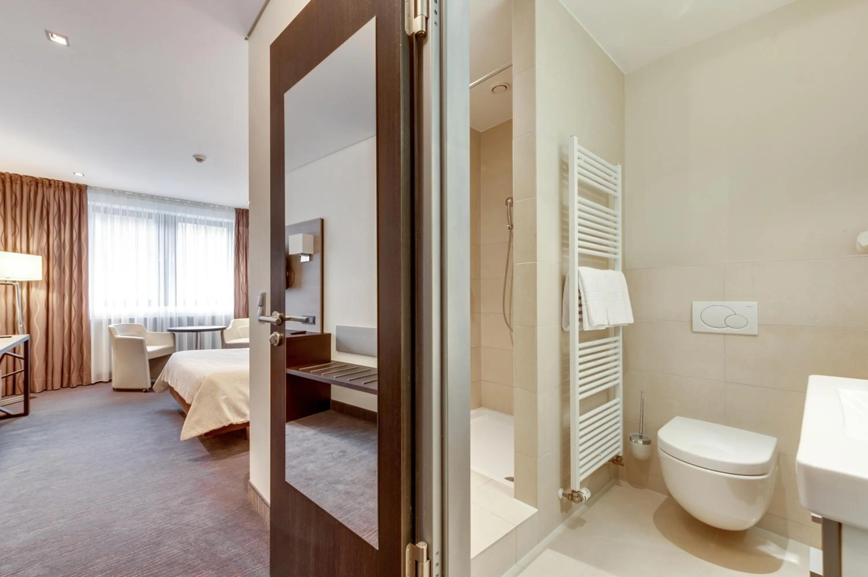 Bathroom, Bed in Parc Hotel Alvisse