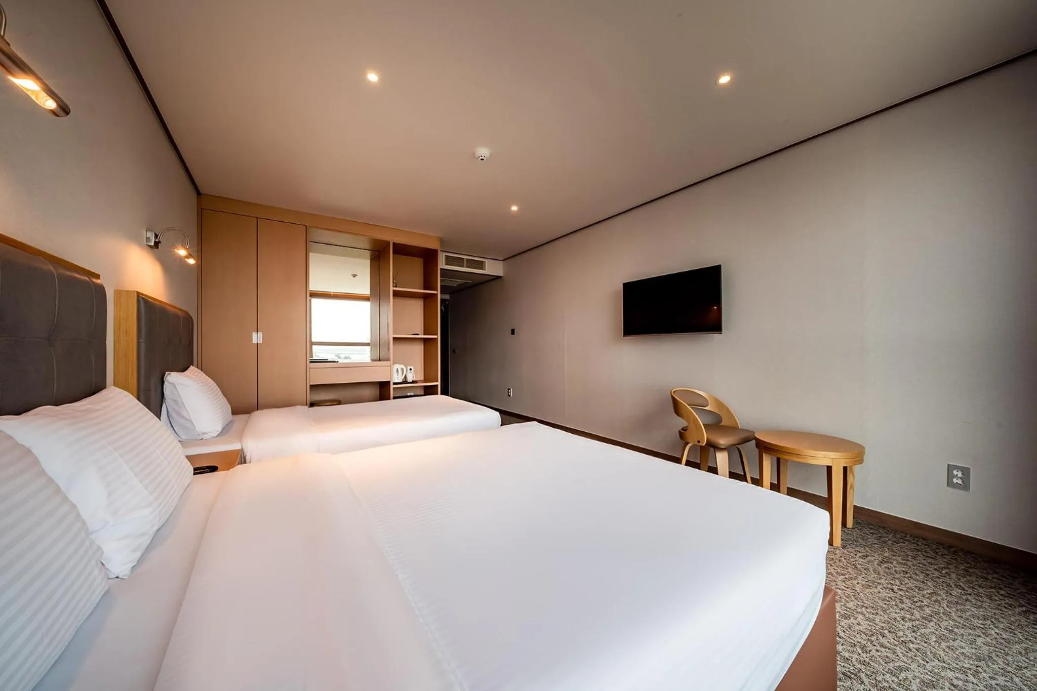 Photo of the whole room, Bed in Sunrise Hotel Seongsan