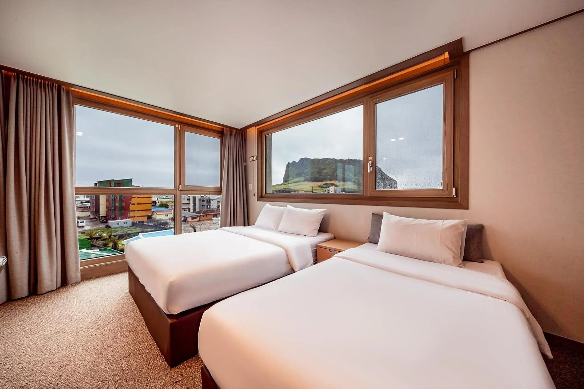 Landmark view, Bed in Sunrise Hotel Seongsan