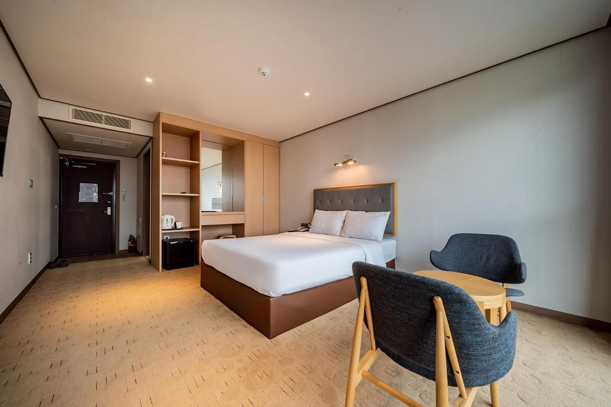 Photo of the whole room, Bed in Sunrise Hotel Seongsan