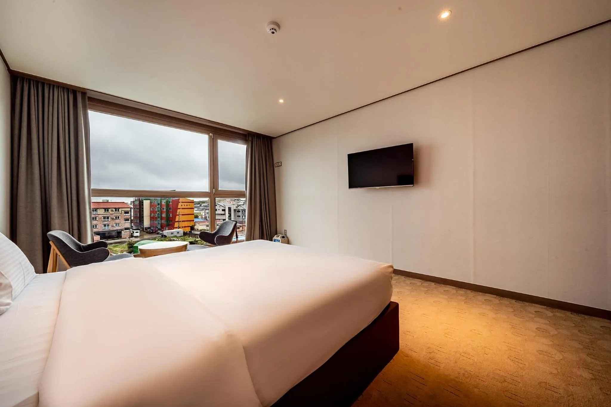 Photo of the whole room, Bed in Sunrise Hotel Seongsan