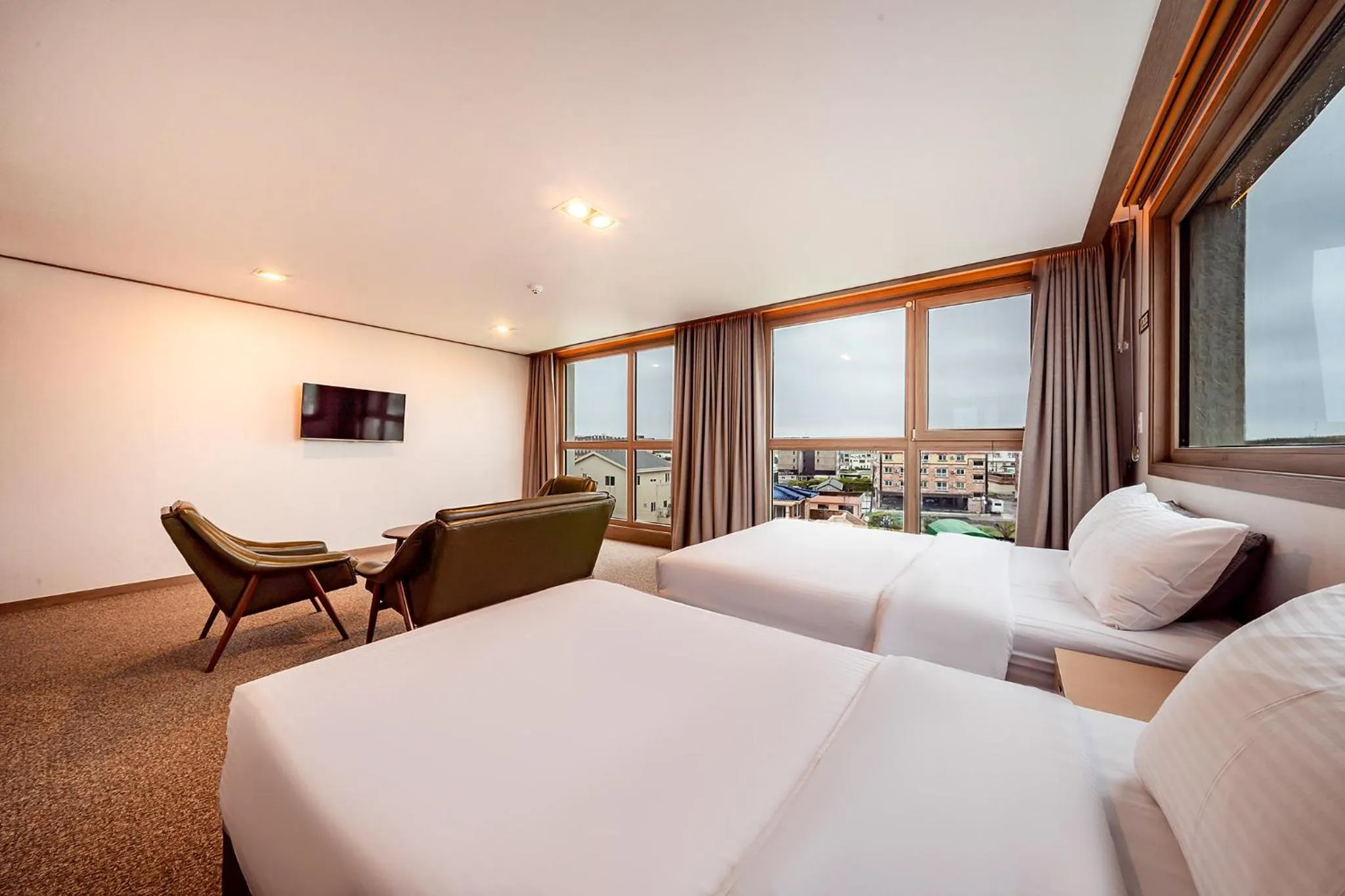 Photo of the whole room, Bed in Sunrise Hotel Seongsan