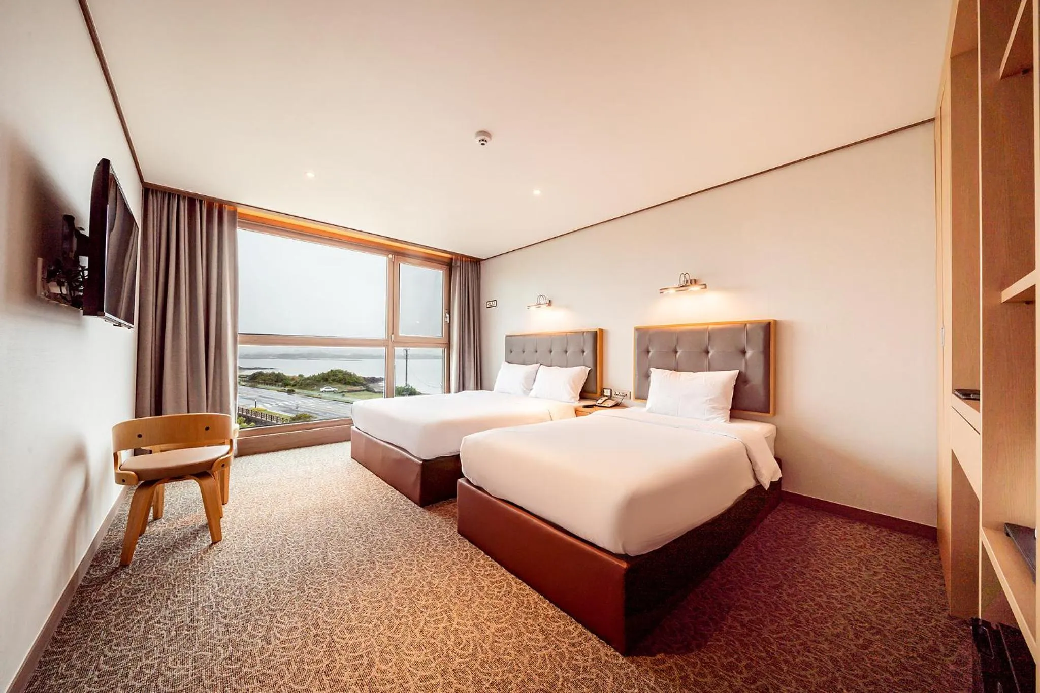 Photo of the whole room, Bed in Sunrise Hotel Seongsan