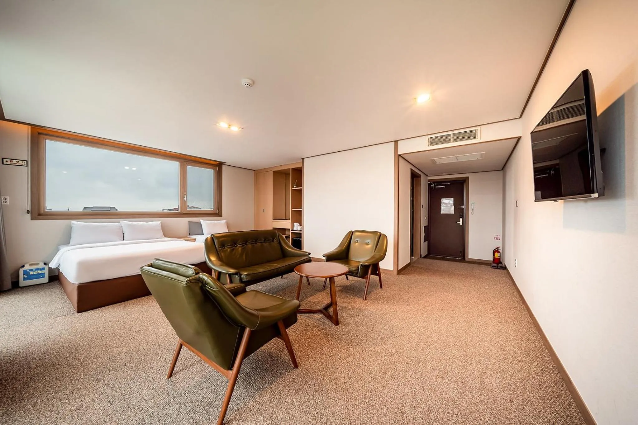 Photo of the whole room in Sunrise Hotel Seongsan