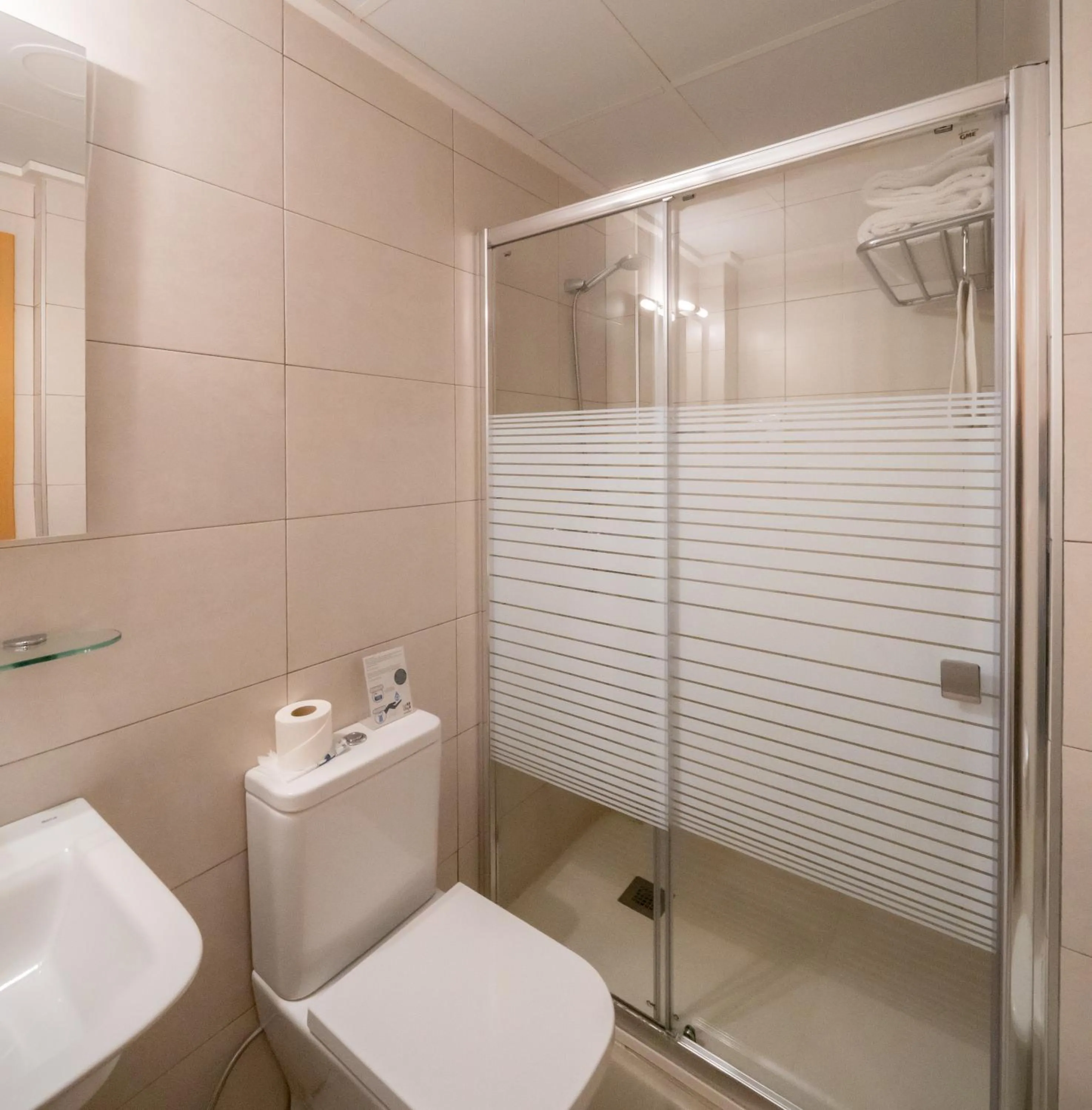 Shower in La City Mercado