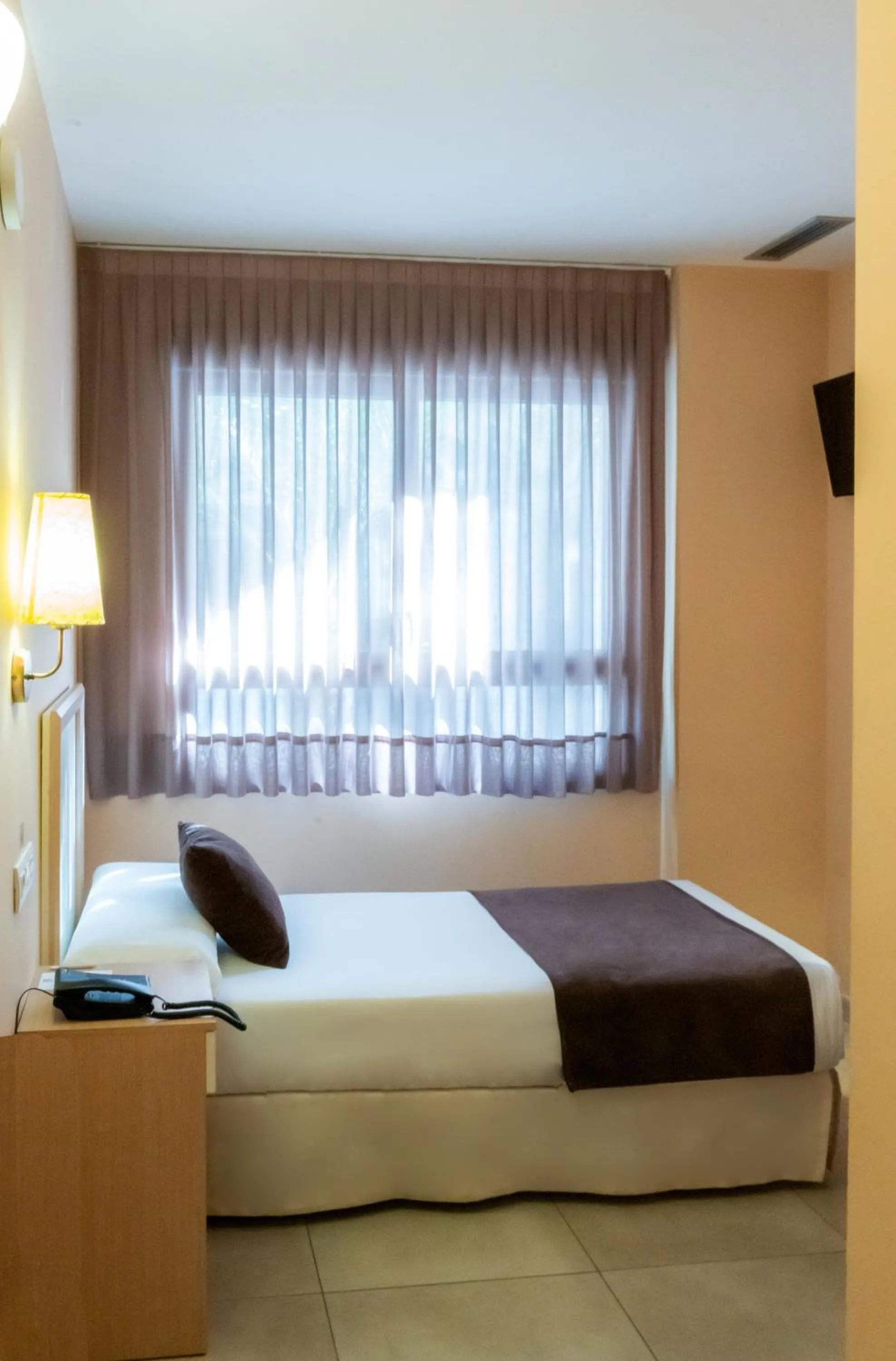 Facility for disabled guests, Bed in La City Mercado