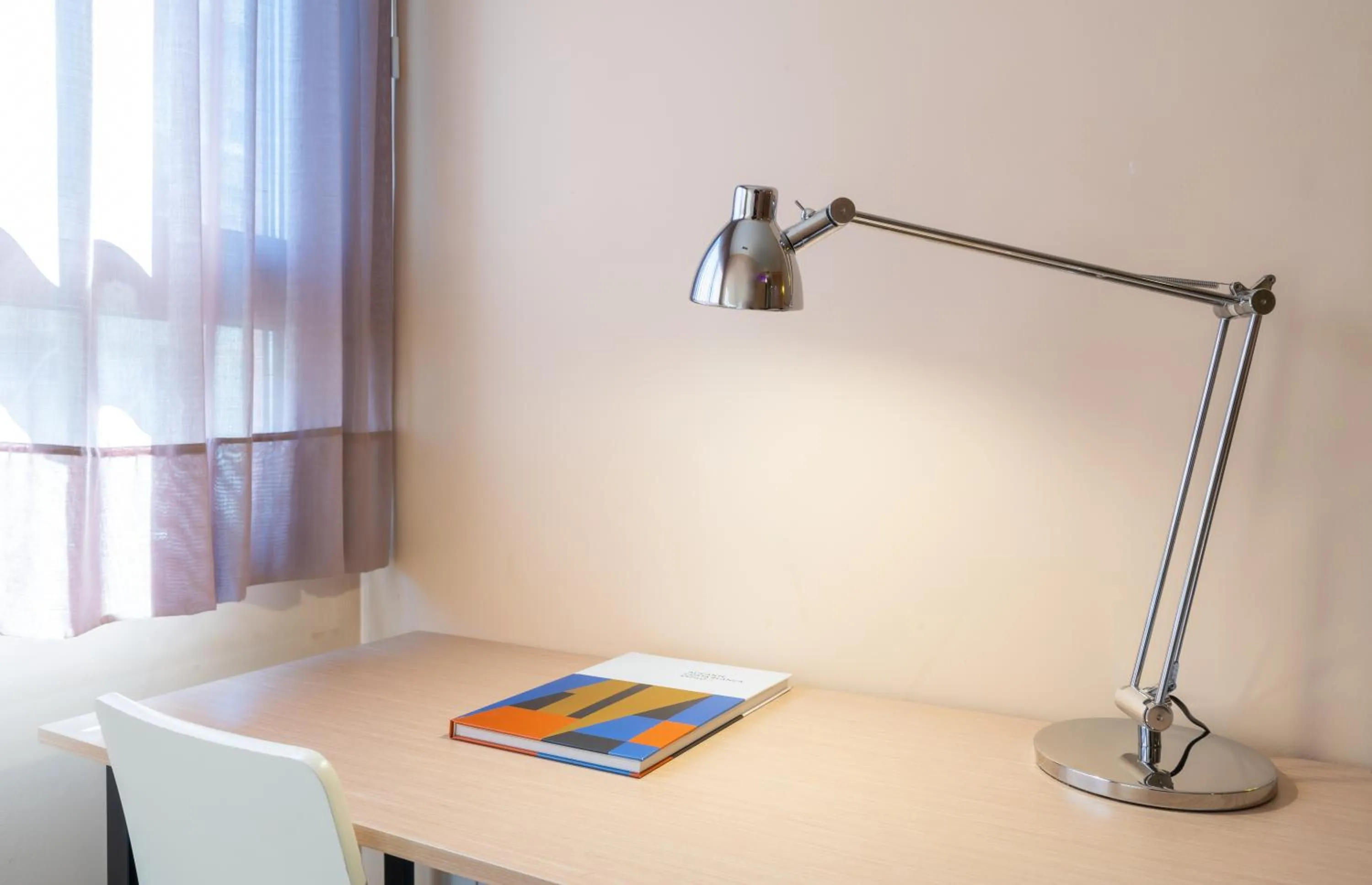 Photo of the whole room in La City Mercado