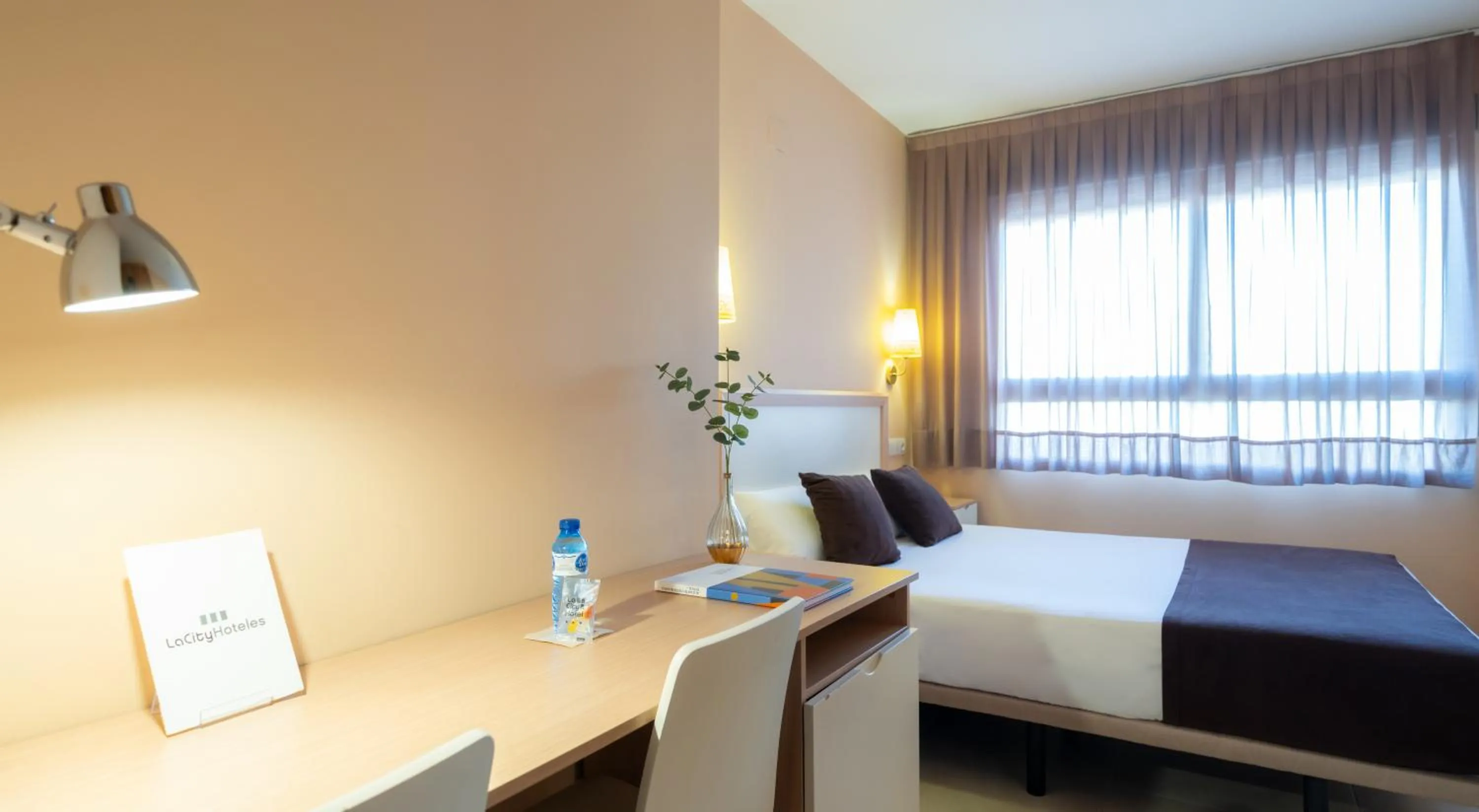 Photo of the whole room, Bed in La City Mercado