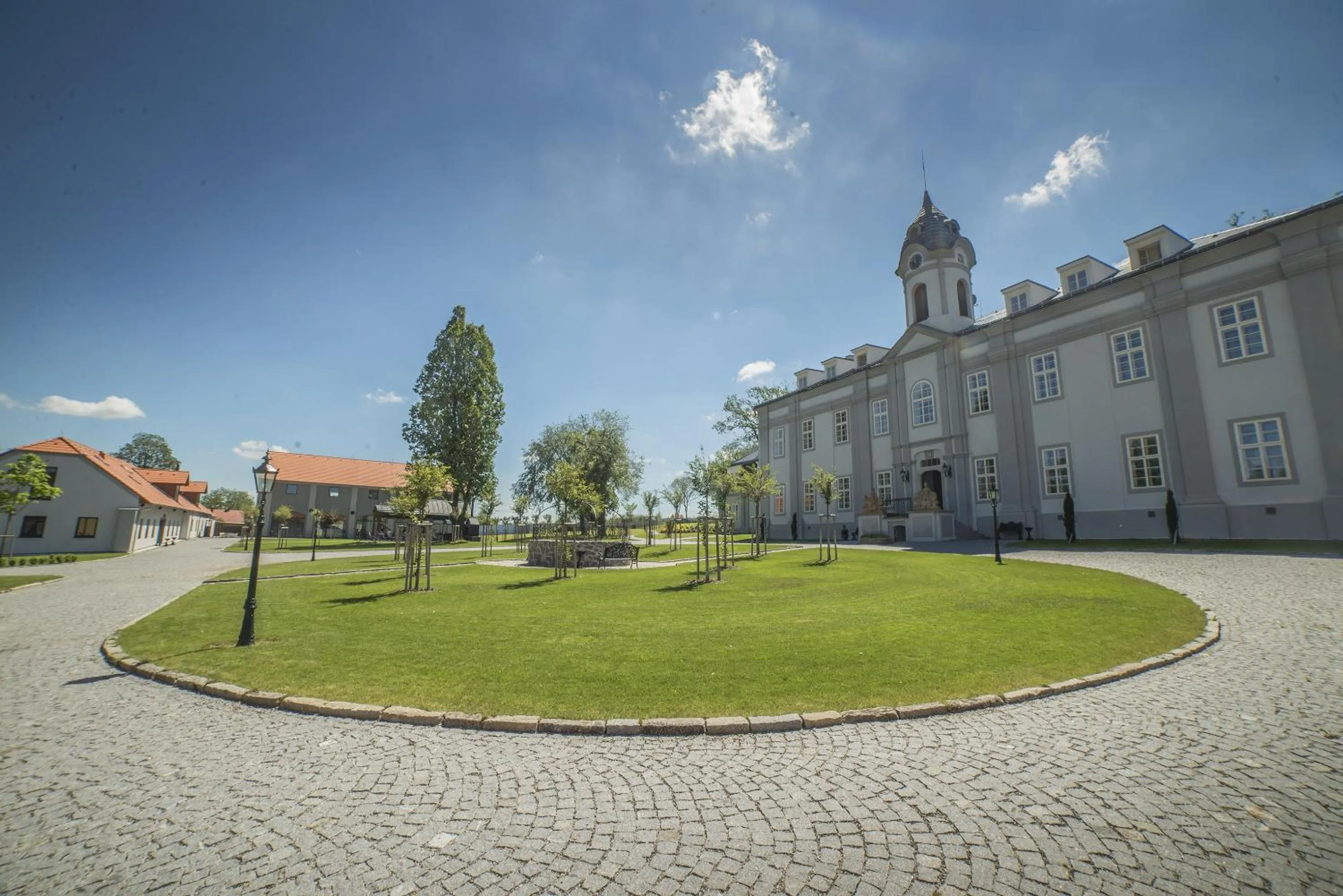 Property building in Hotel Panství Dlouhá Lhota