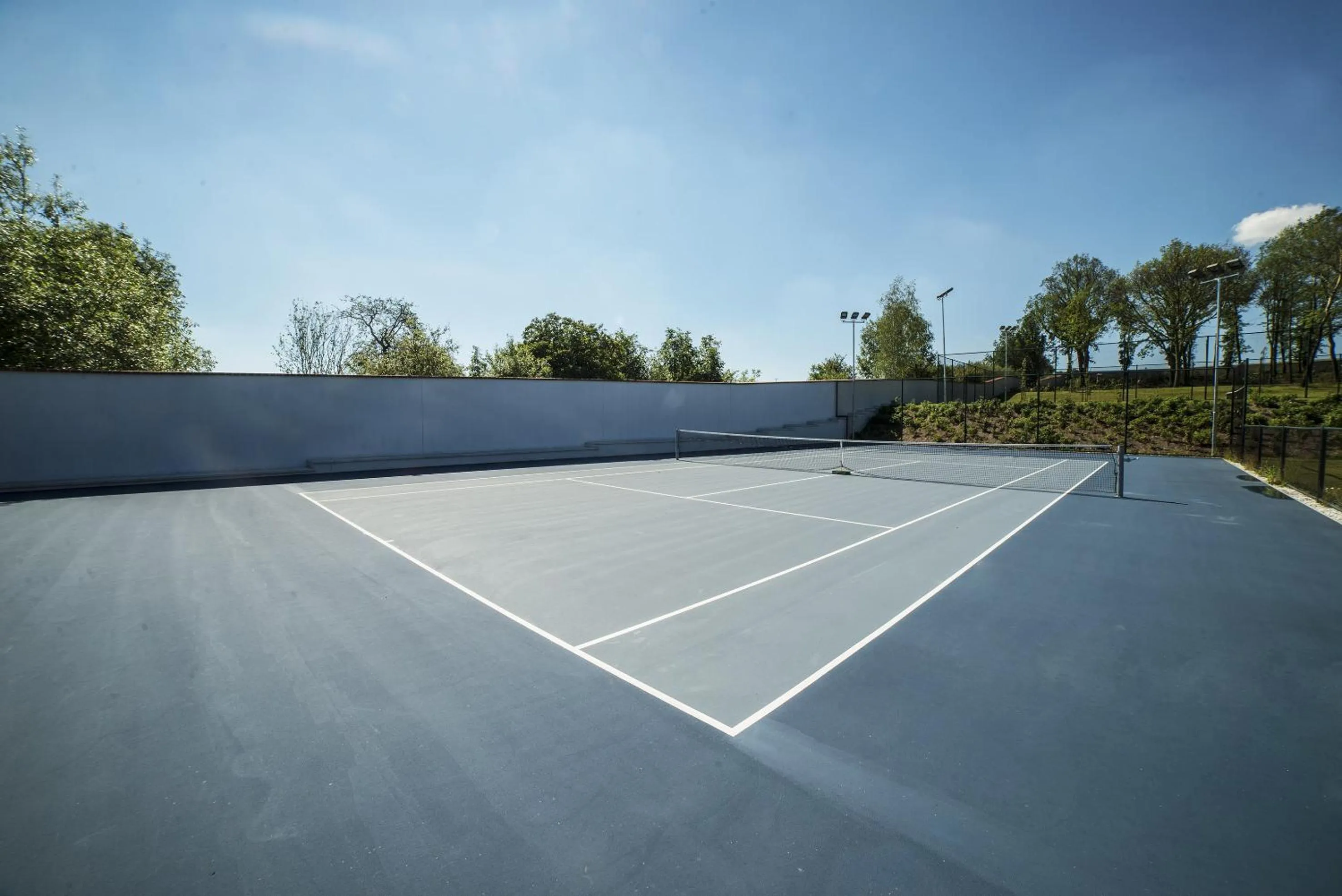 Tennis court in Hotel Panství Dlouhá Lhota