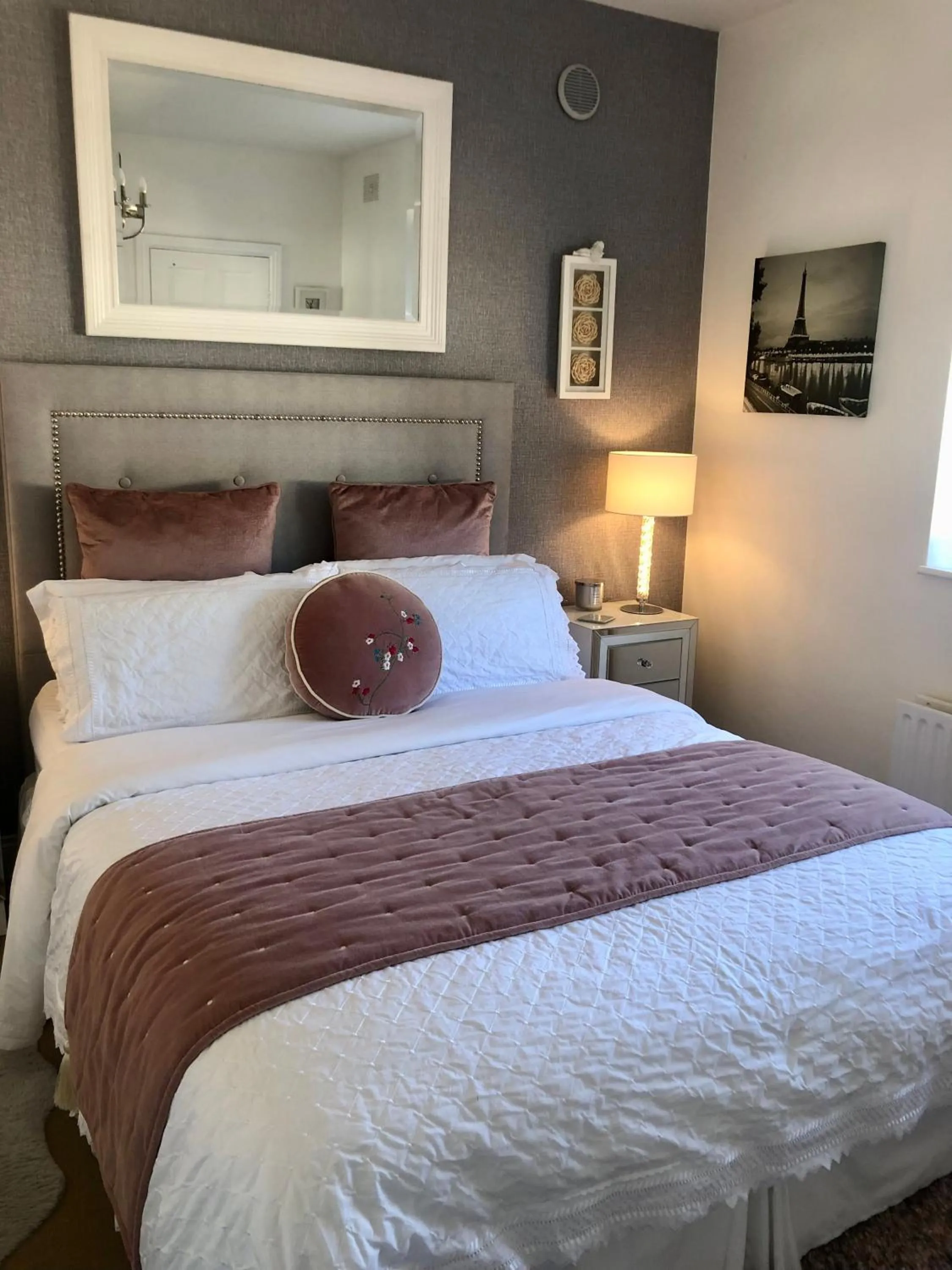 Bed in Woodleigh Lodge