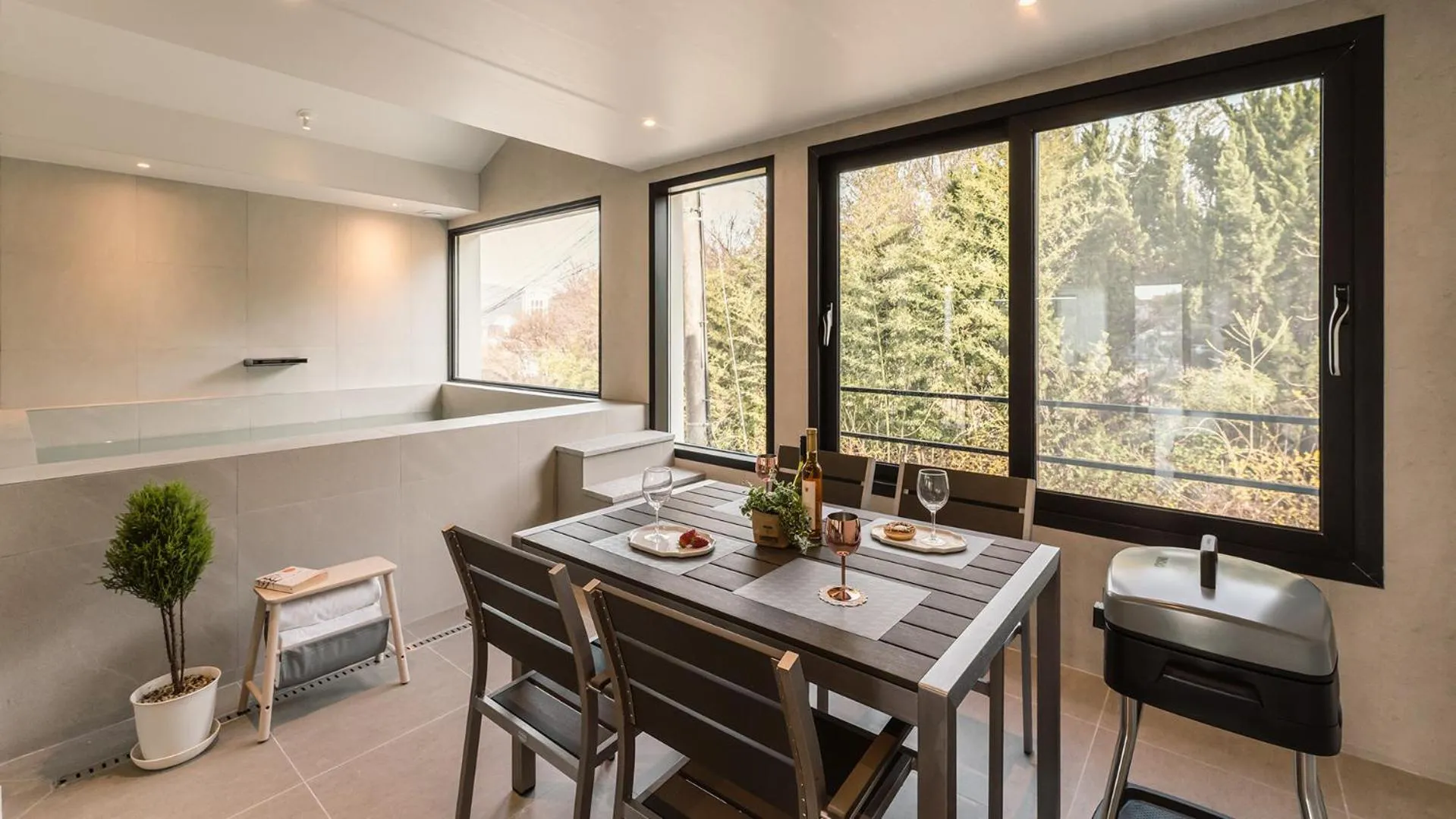 Swimming pool in Bomun World Pension