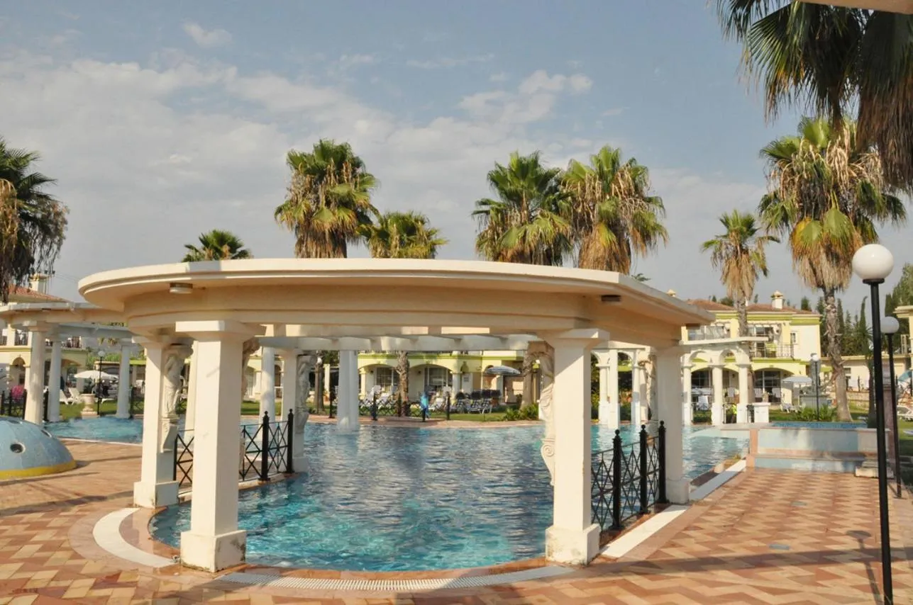 Swimming pool in VillaMel