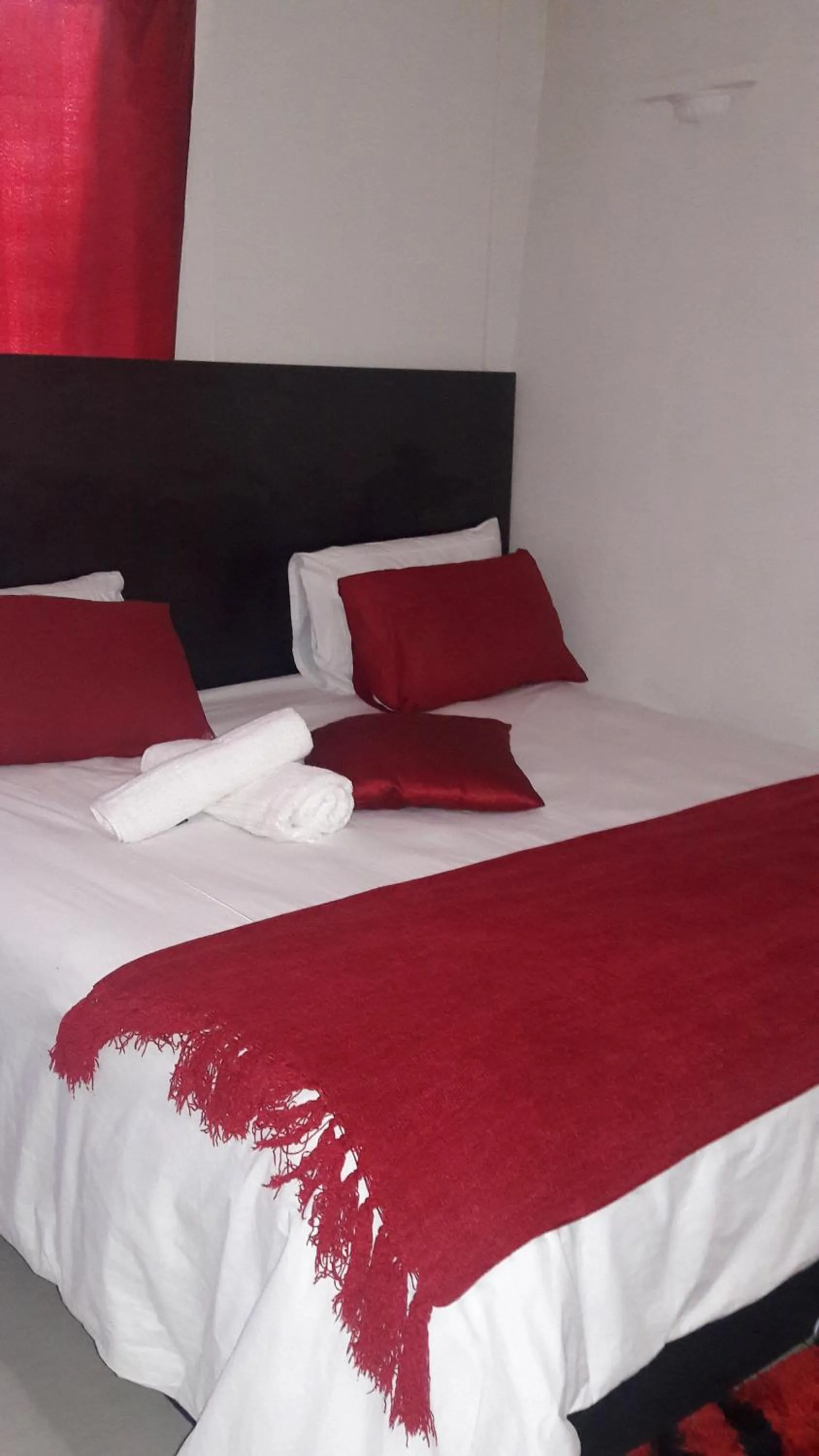 Decorative detail, Bed in Valley Guest House