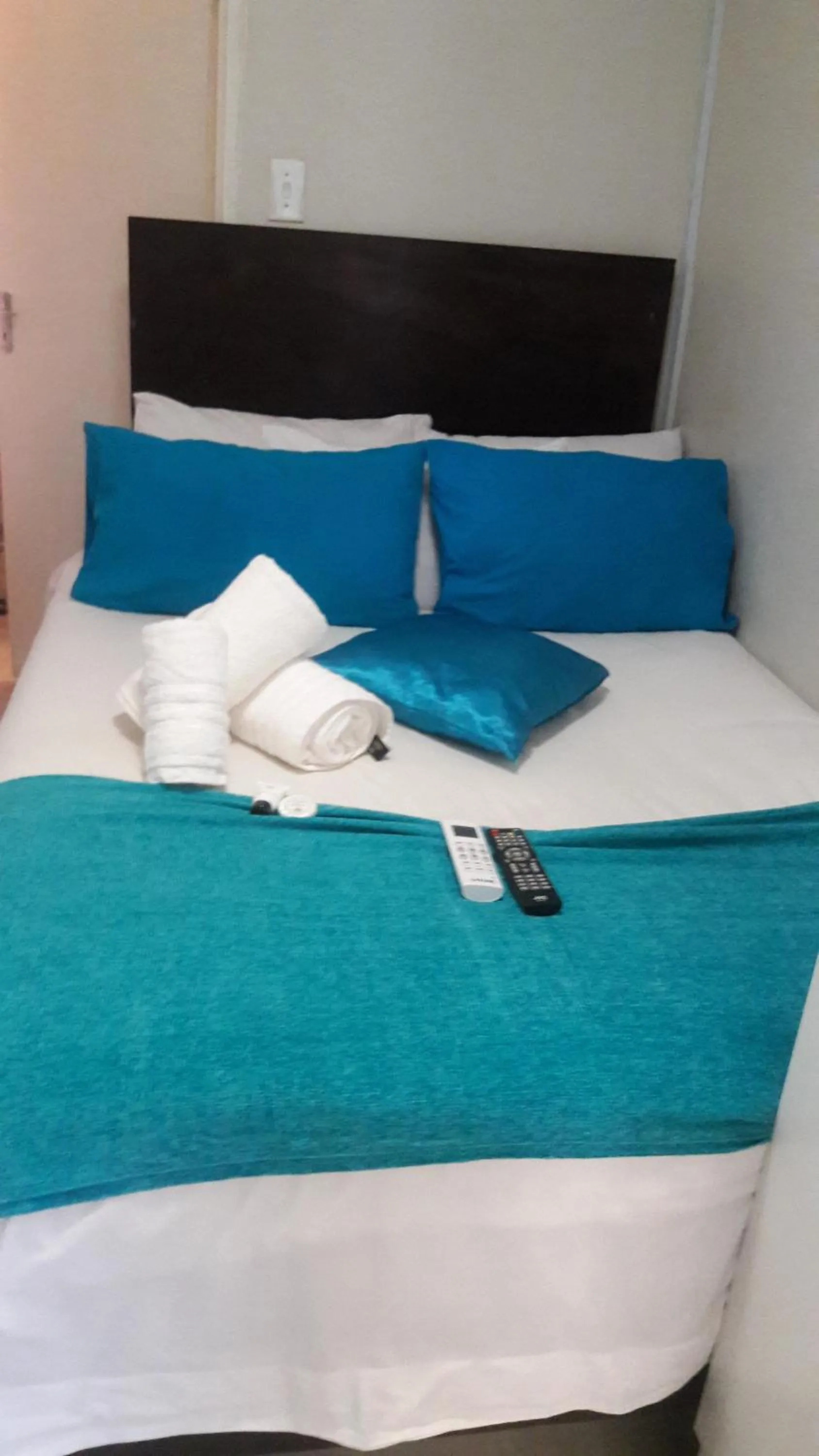 cot, Bed in Valley Guest House