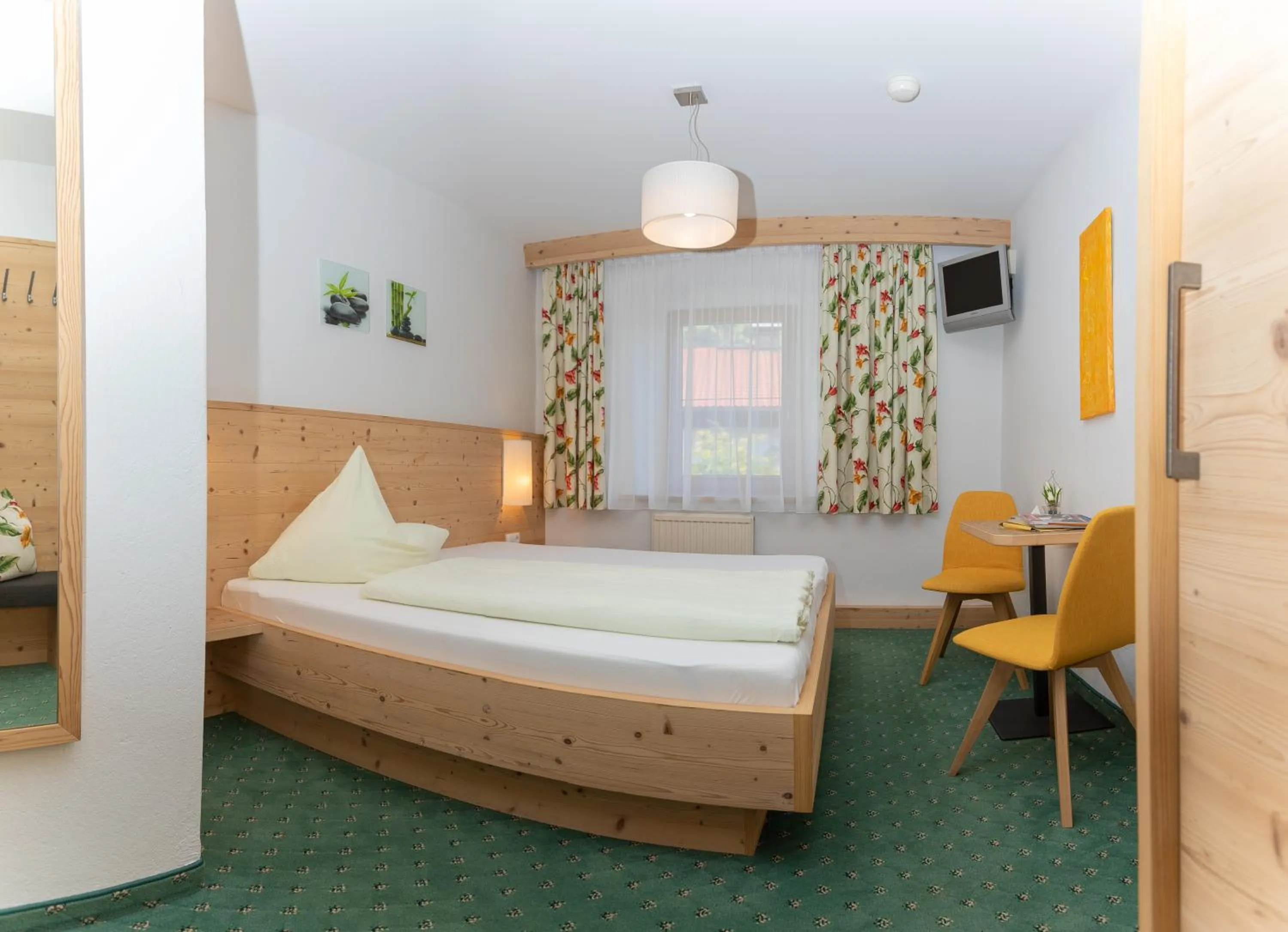 Bed in Hotel Garni Elisabeth