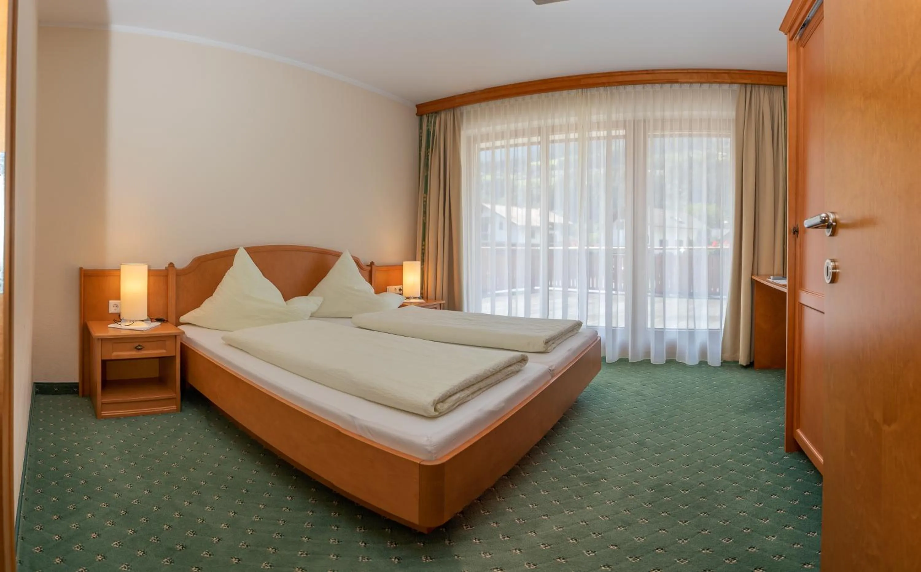Bed in Hotel Garni Elisabeth