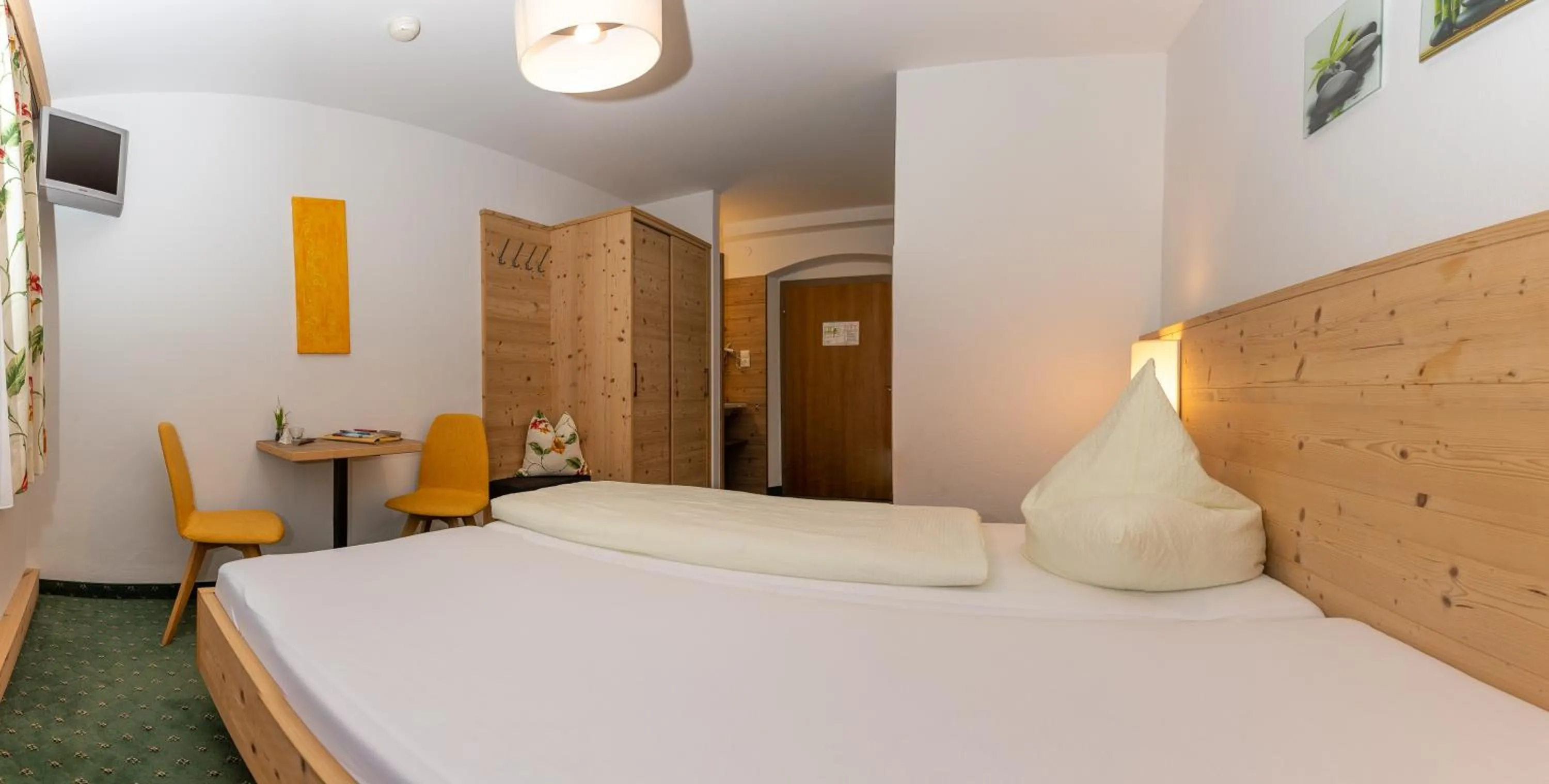 Bed in Hotel Garni Elisabeth