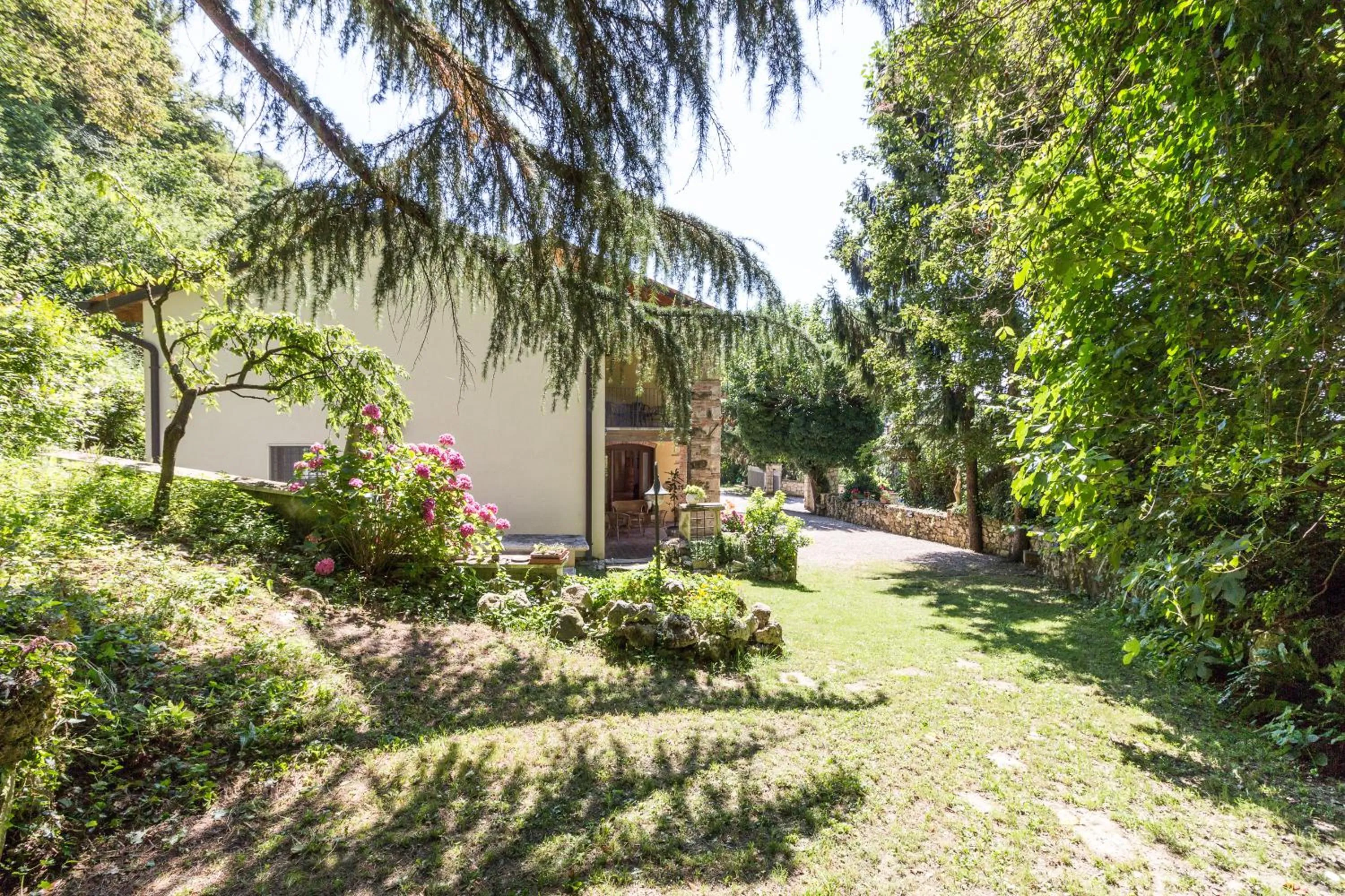 Garden view in B&B in Valle