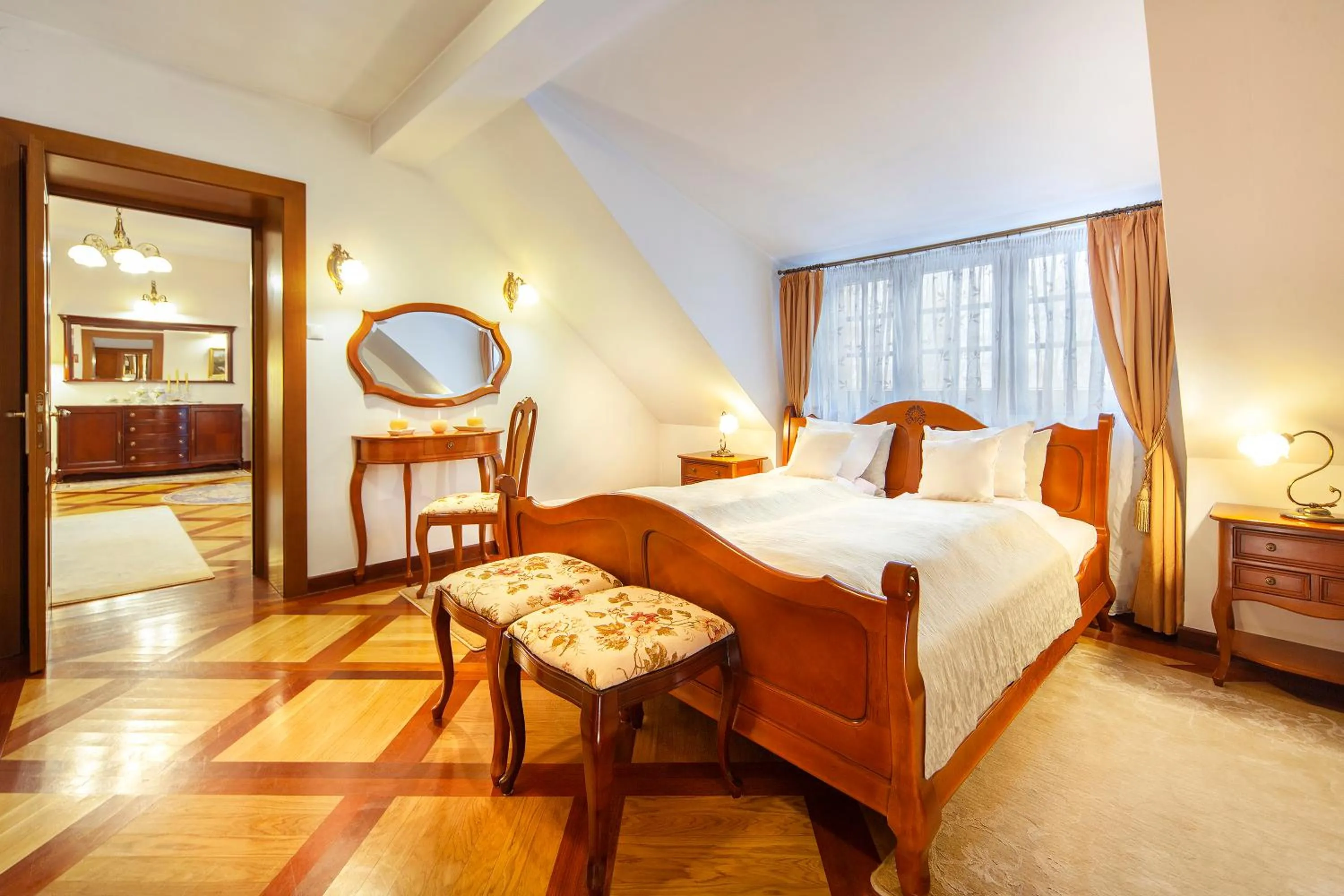 Seating area, Bed in Rezydencja Dwór Polski