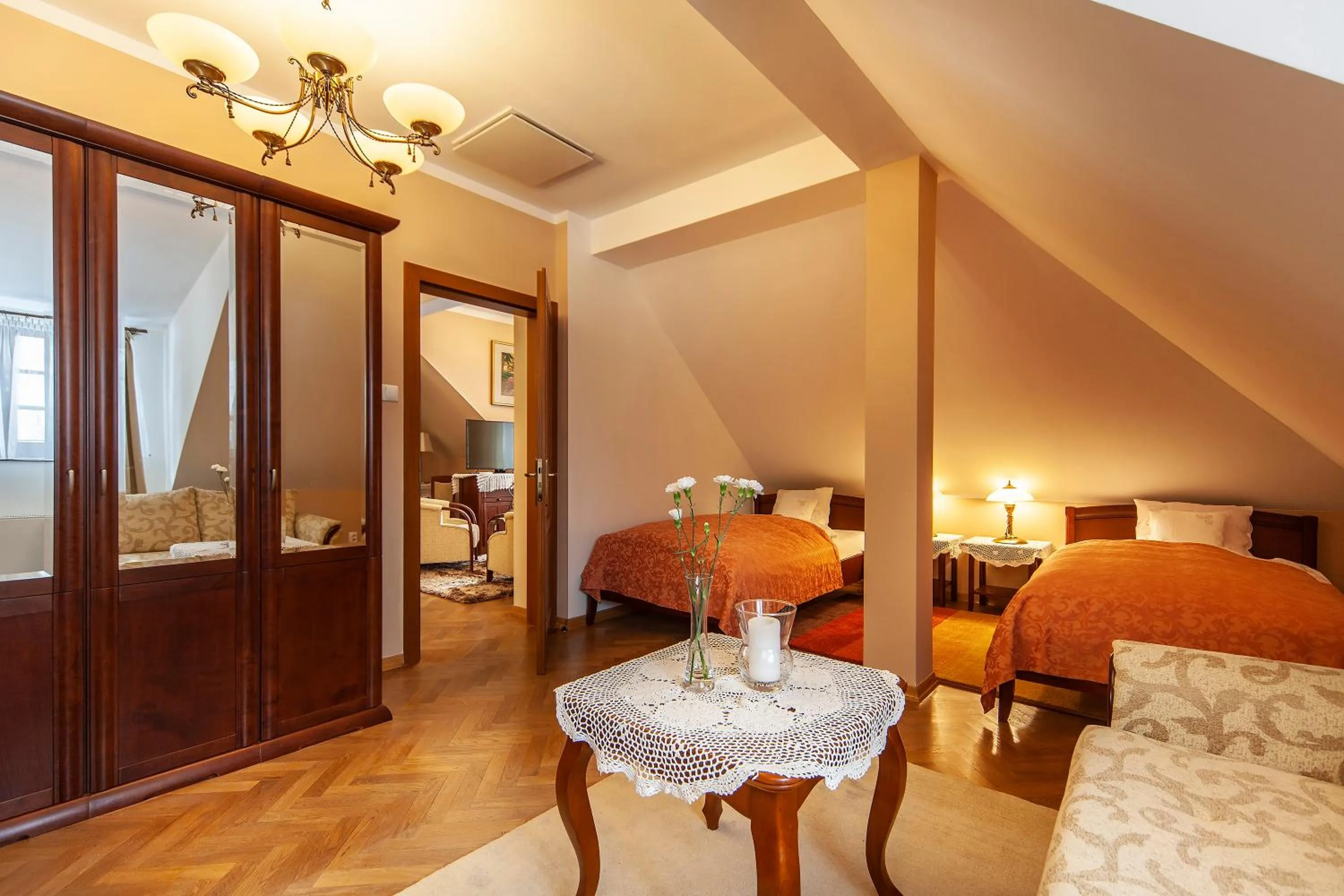 Library, Bed in Rezydencja Dwór Polski