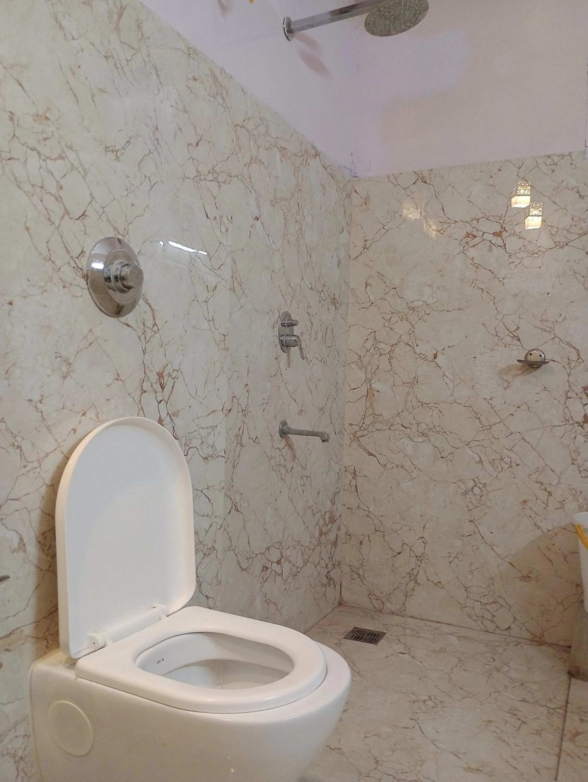 Bathroom in Hotel Airlines