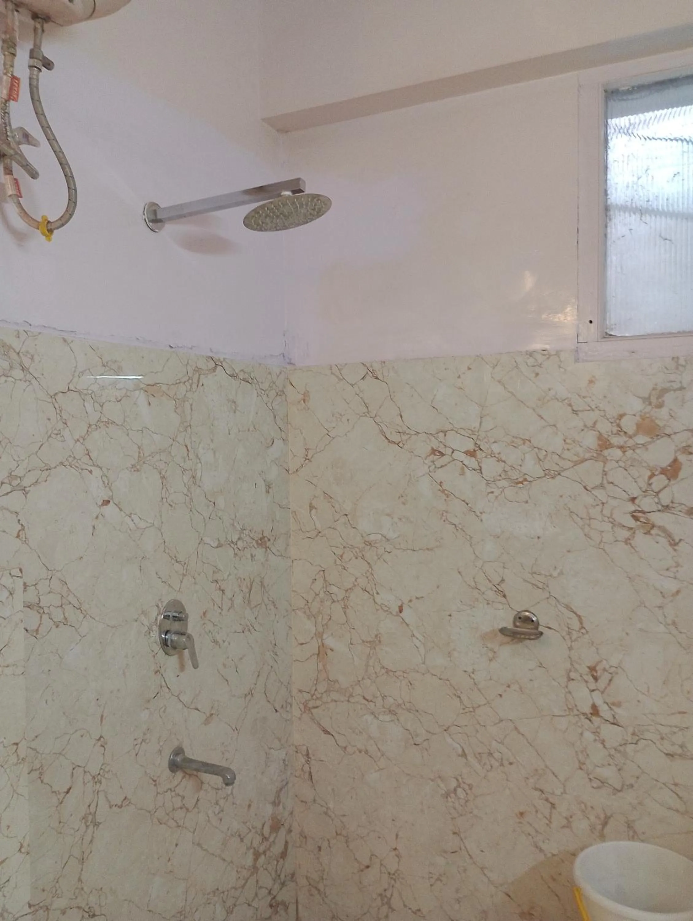 Shower in Hotel Airlines