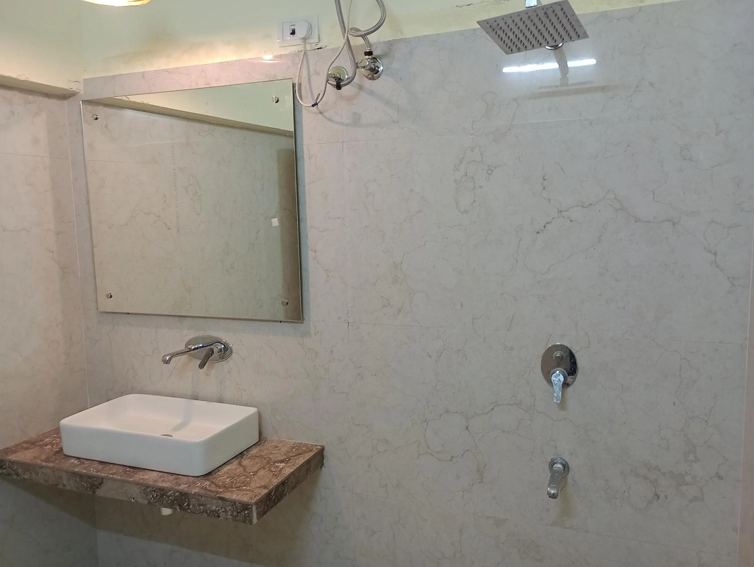 Bathroom in Hotel Airlines