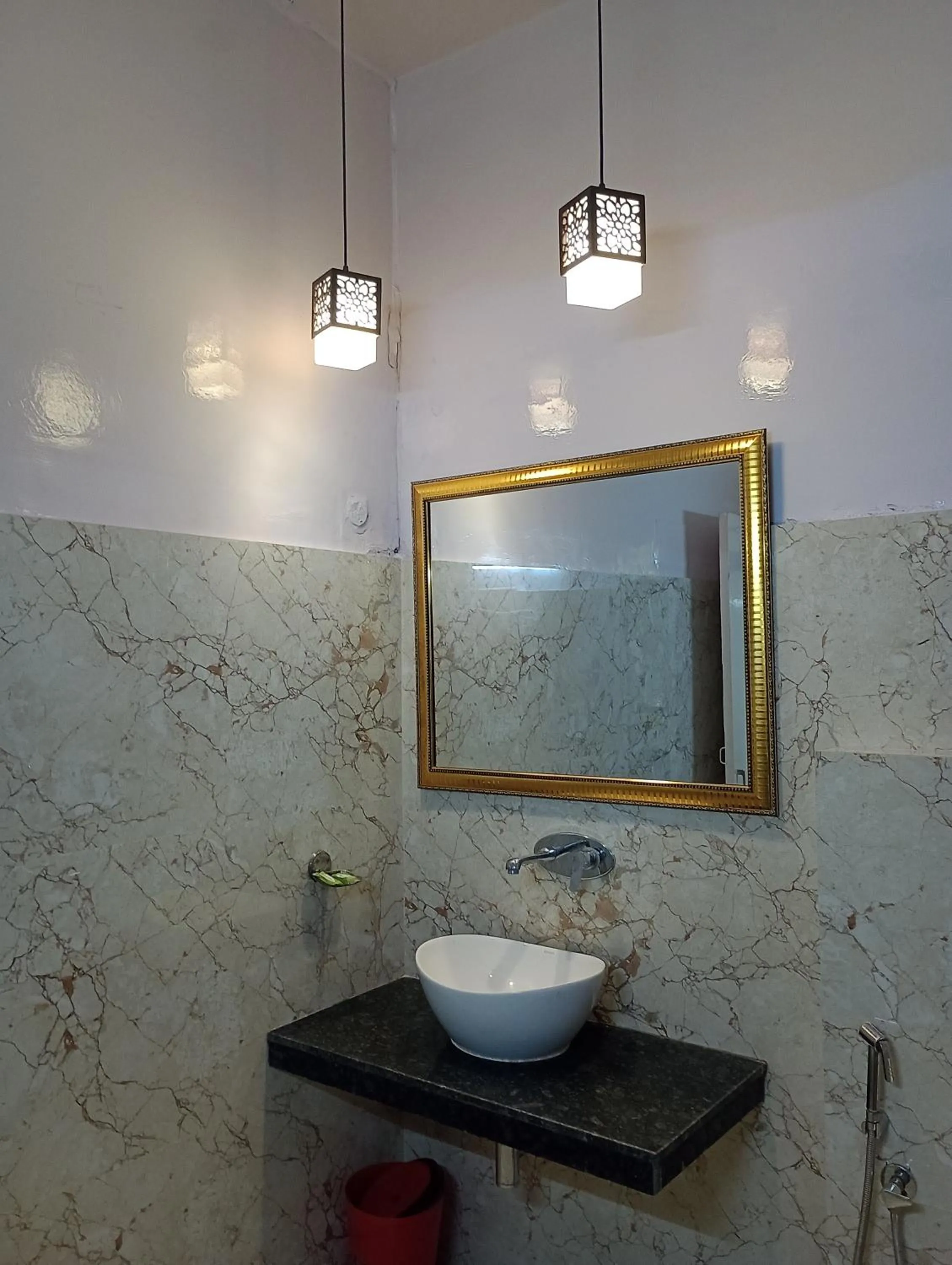 Bathroom in Hotel Airlines