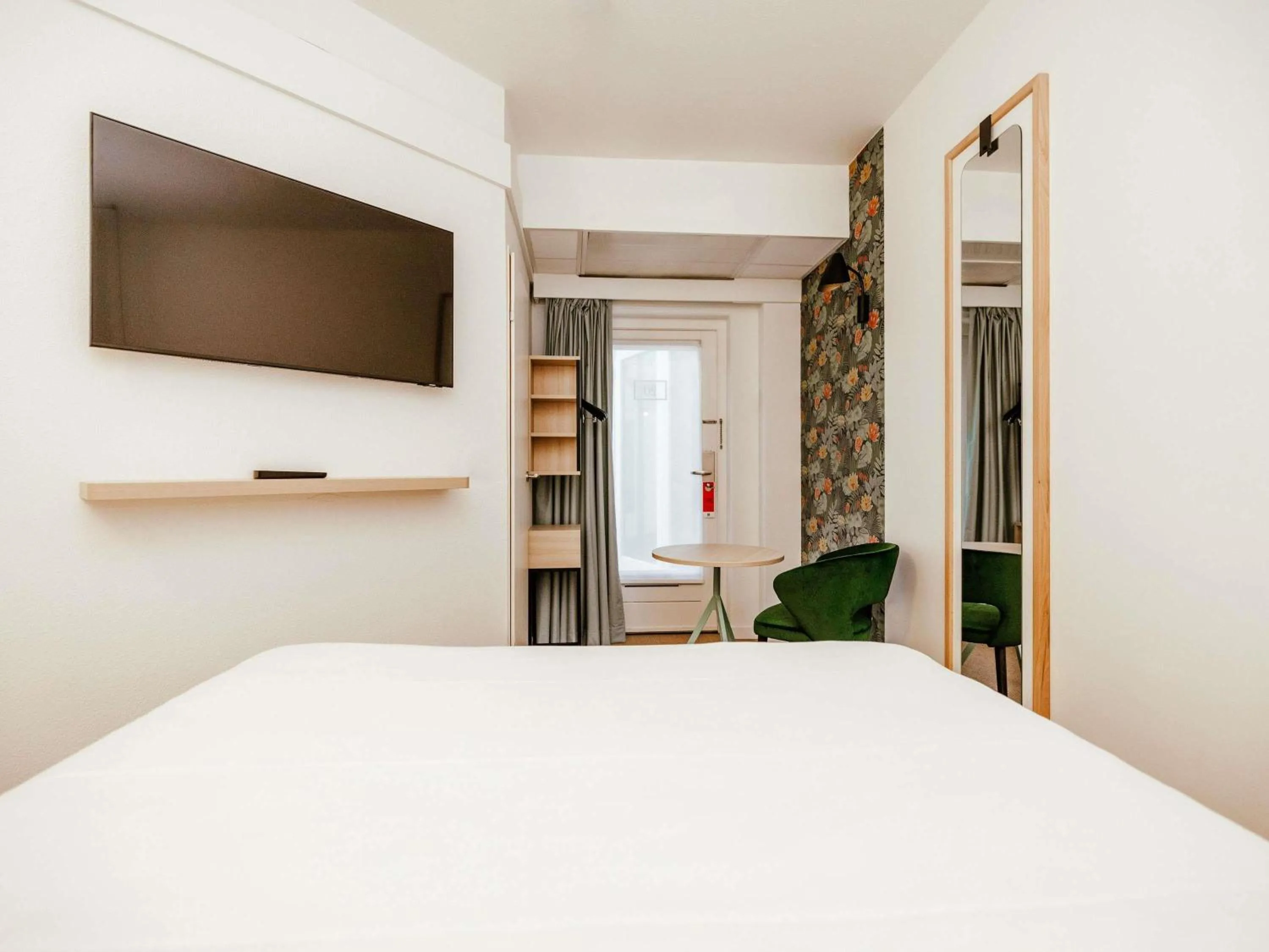 Bedroom, Bed in ibis Styles Luxembourg Centre Gare