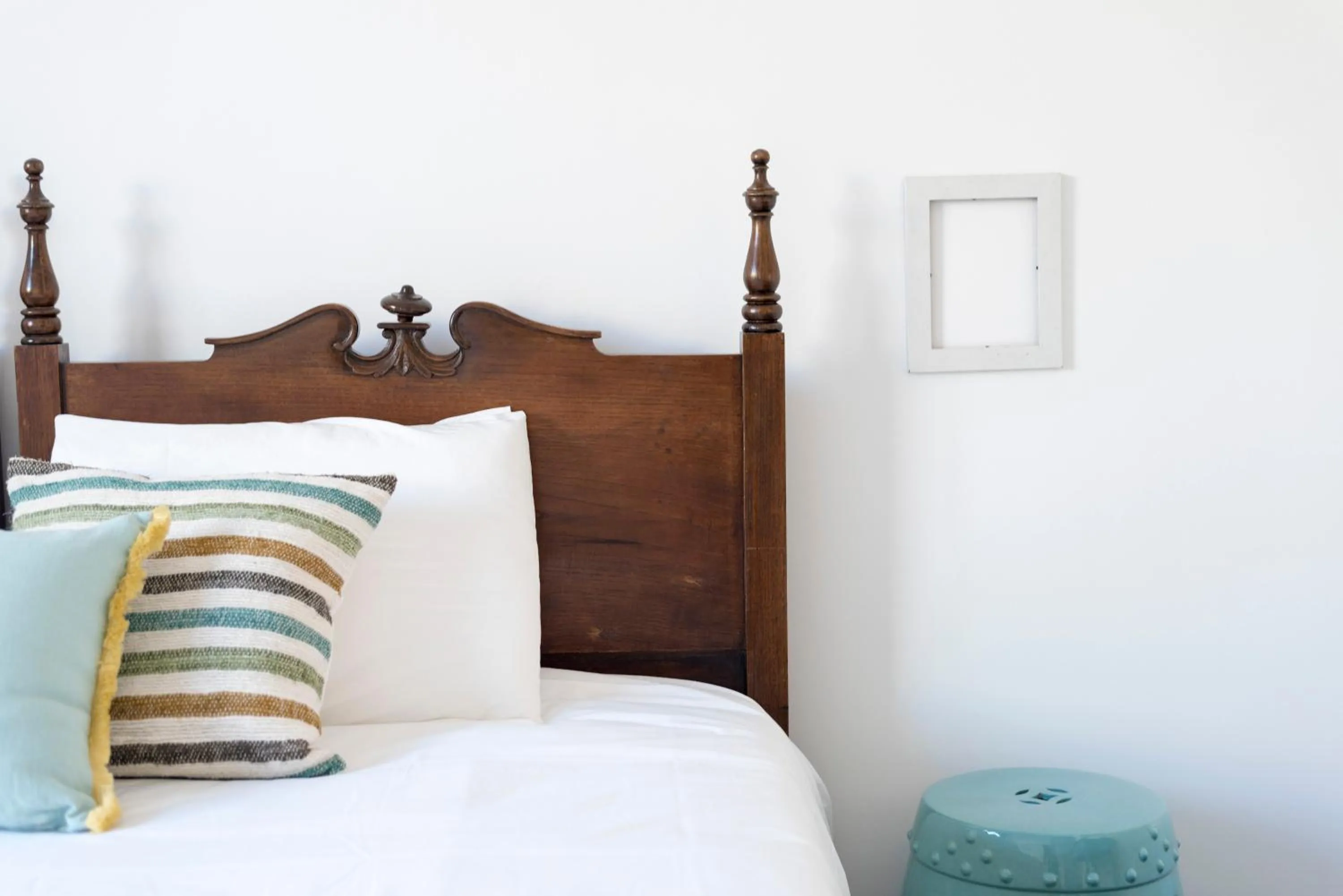 Decorative detail, Bed in LovelyStay - Porto Beach Apartment