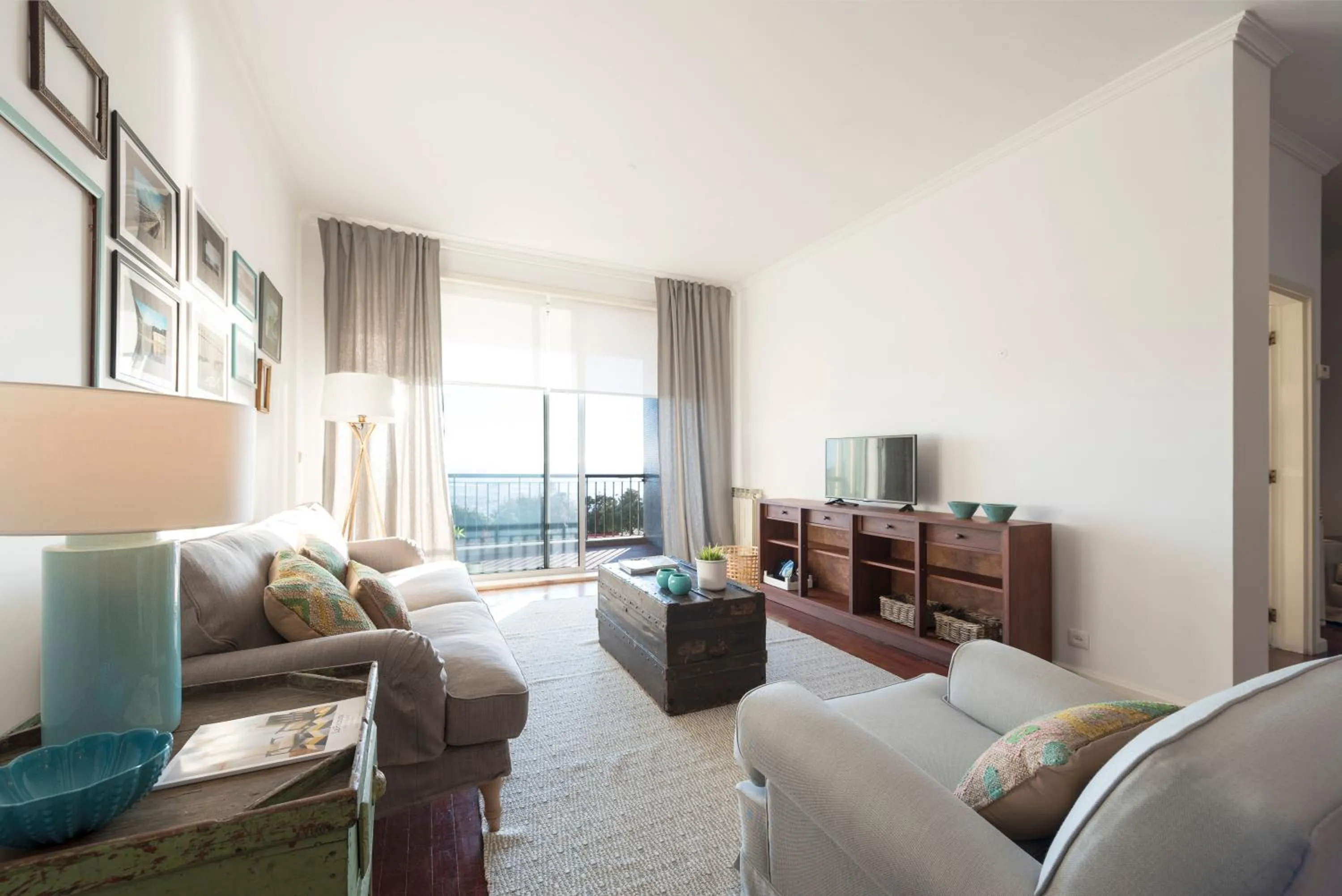 TV and multimedia in LovelyStay - Porto Beach Apartment