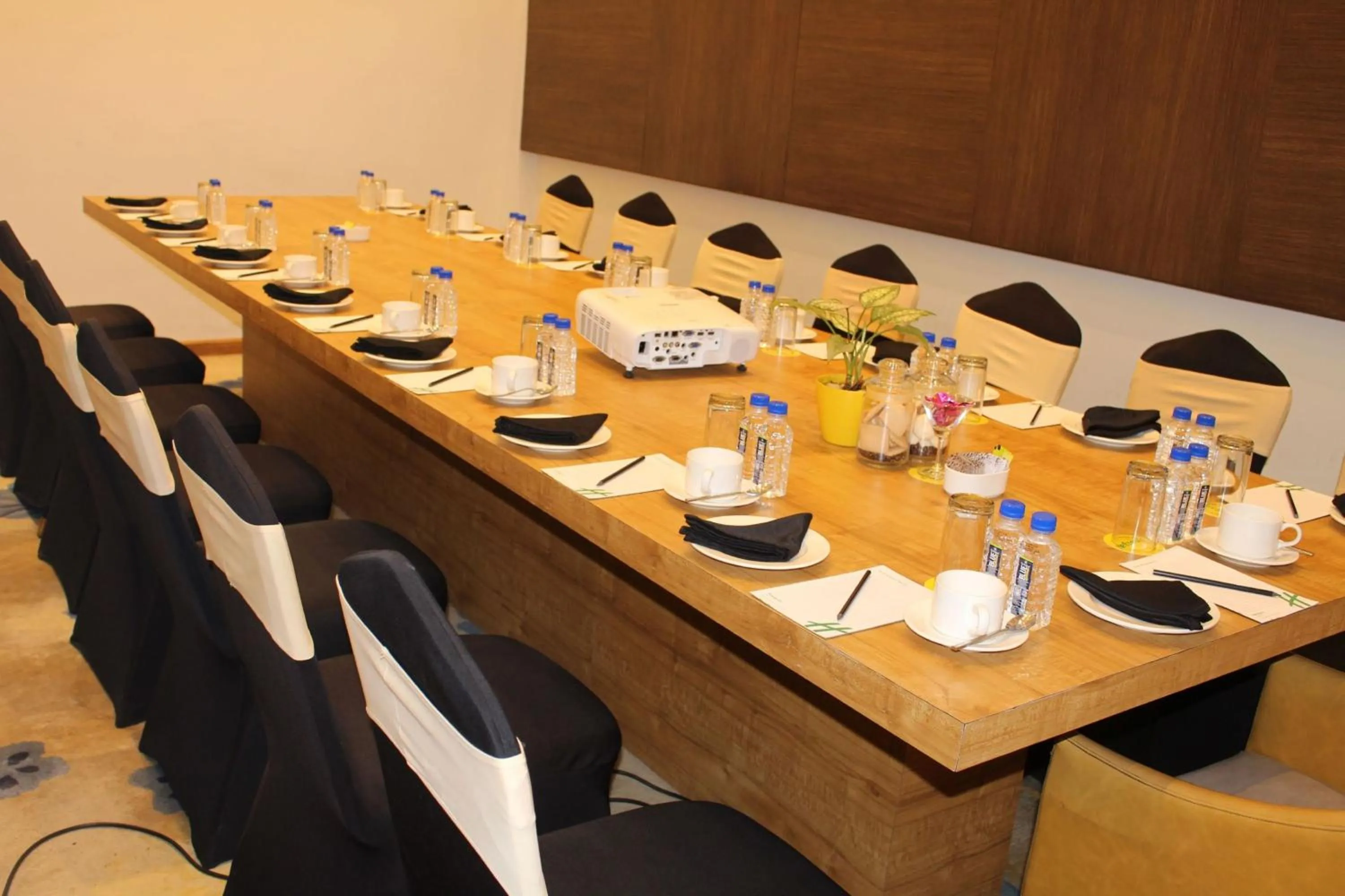 Meeting/conference room in Holiday Inn Kolkata Airport by IHG
