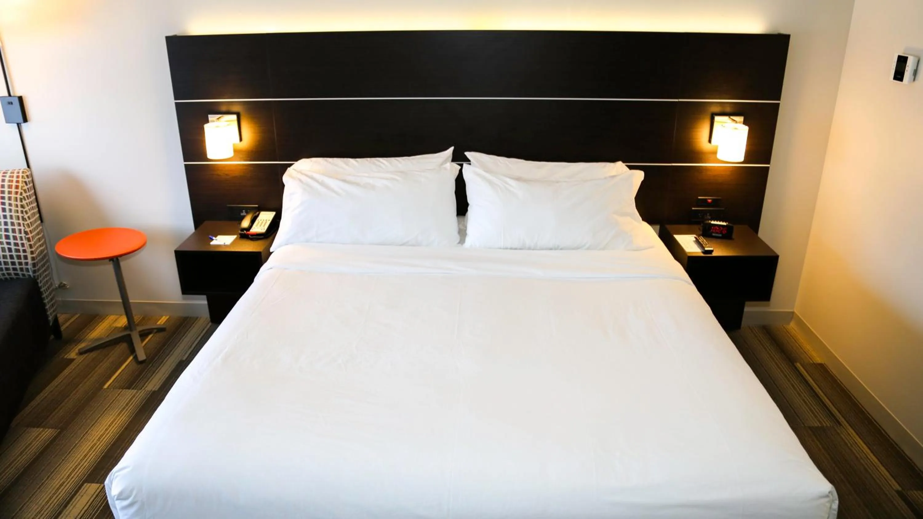 Photo of the whole room, Bed in Holiday Inn Express & Suites Kingston-Ulster by IHG