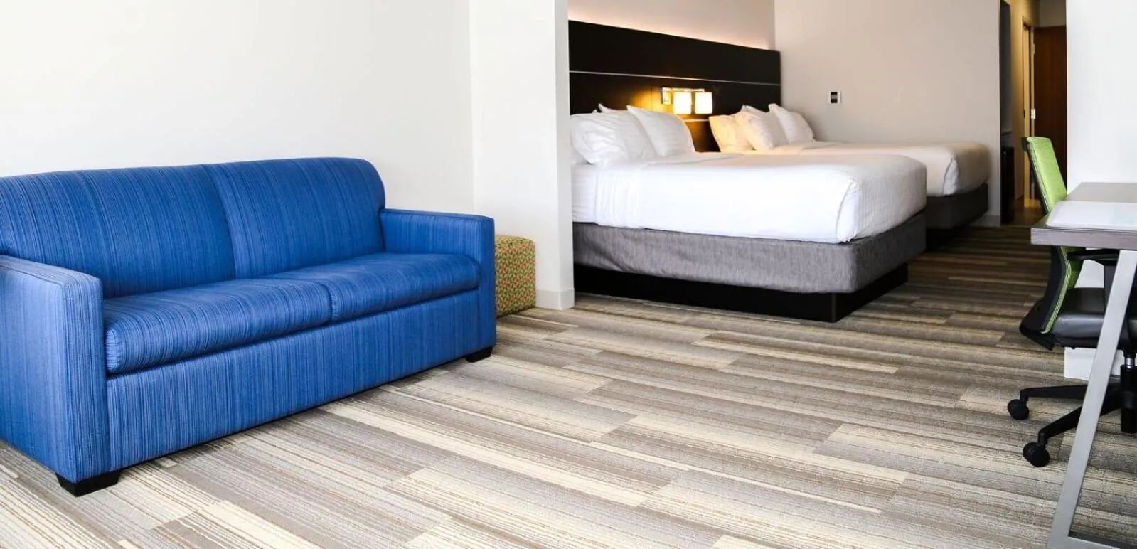 Photo of the whole room, Bed in Holiday Inn Express & Suites Kingston-Ulster by IHG