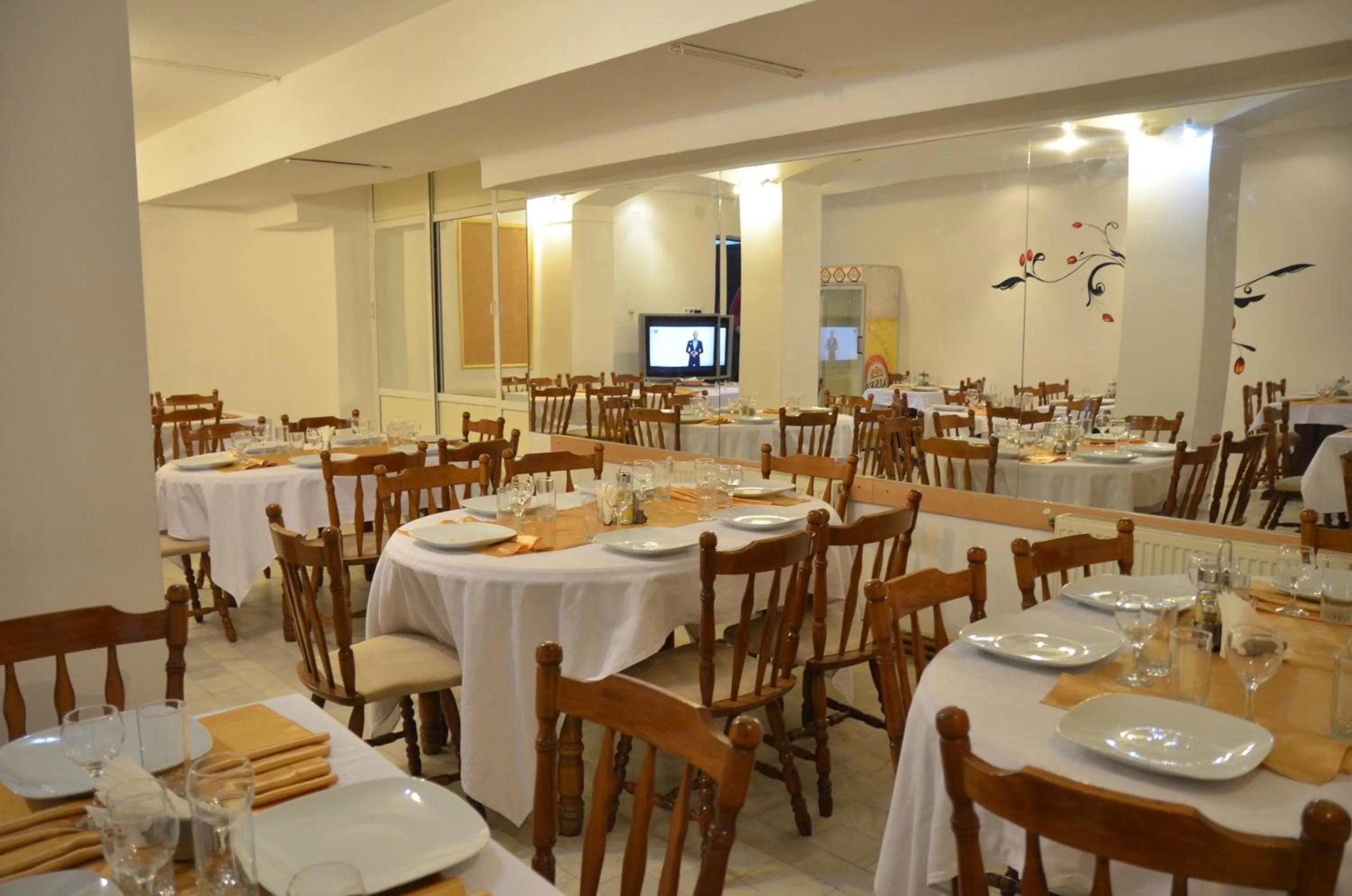 Restaurant/places to eat in Hotel Gorj