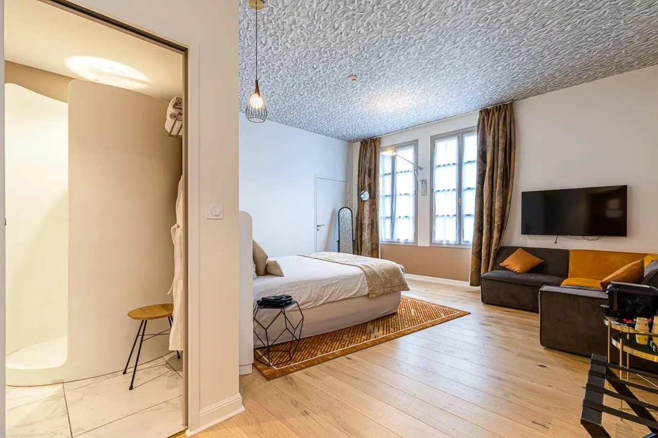 Bed in Hotel Le Saint Gelais