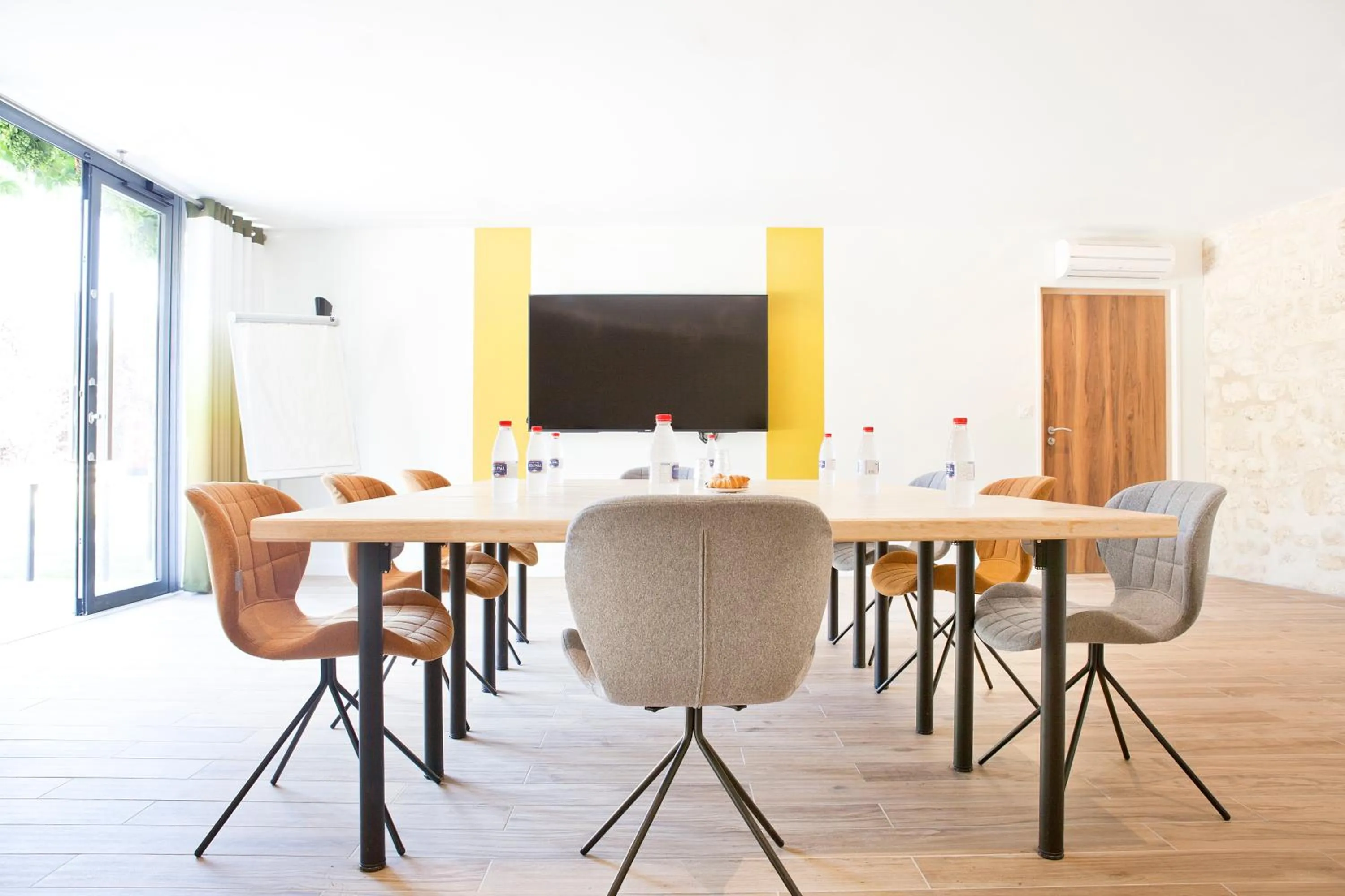 Meeting/conference room in Hotel Le Saint Gelais