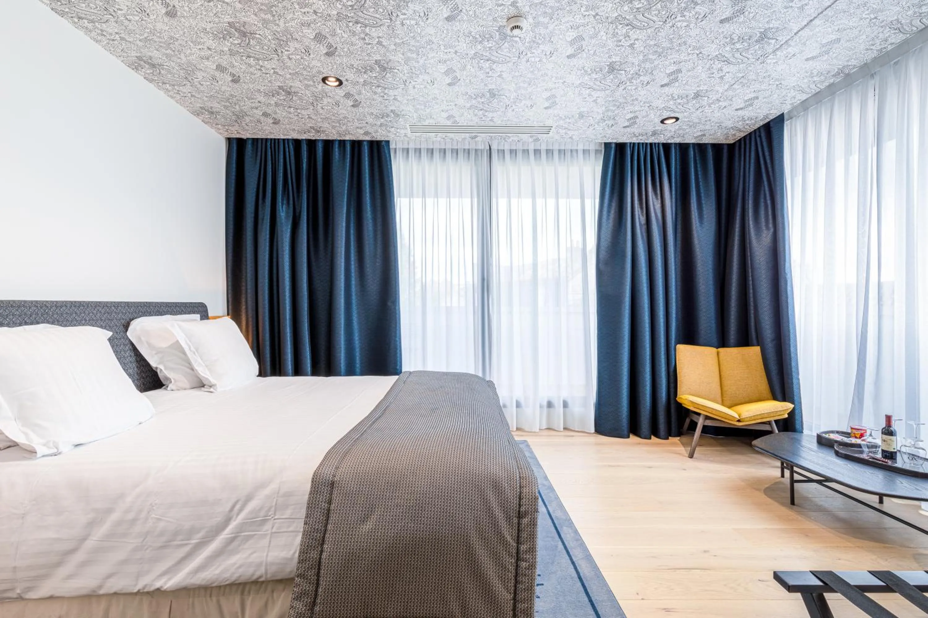 Bed in Hotel Le Saint Gelais