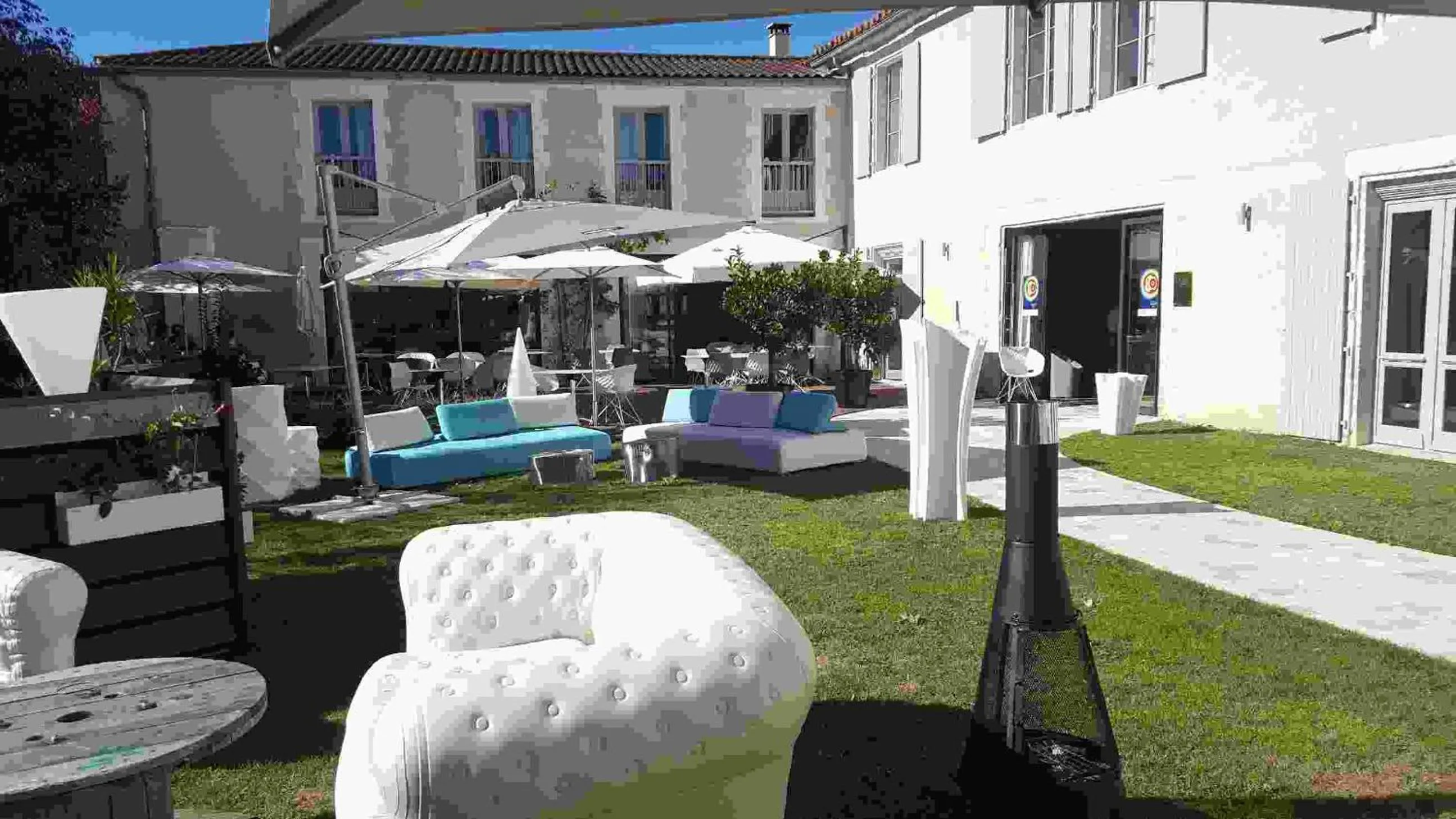Property building in Hotel Le Saint Gelais
