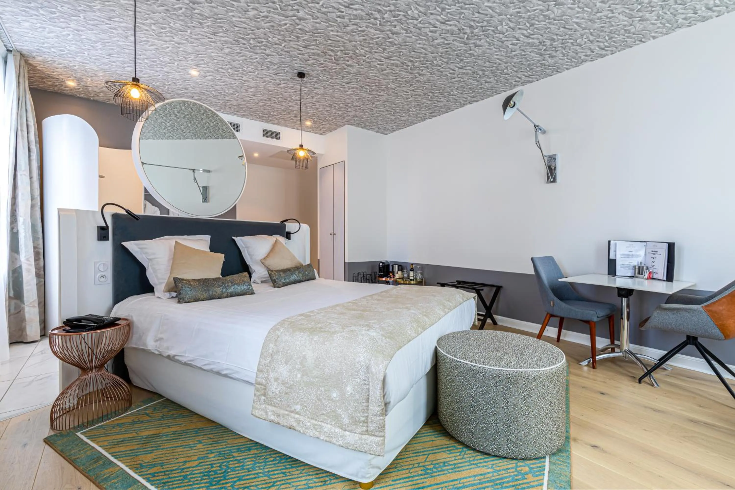 Bed in Hotel Le Saint Gelais