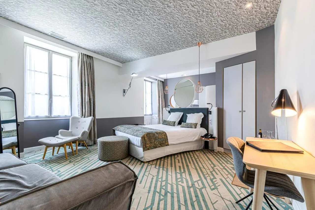 Bed in Hotel Le Saint Gelais