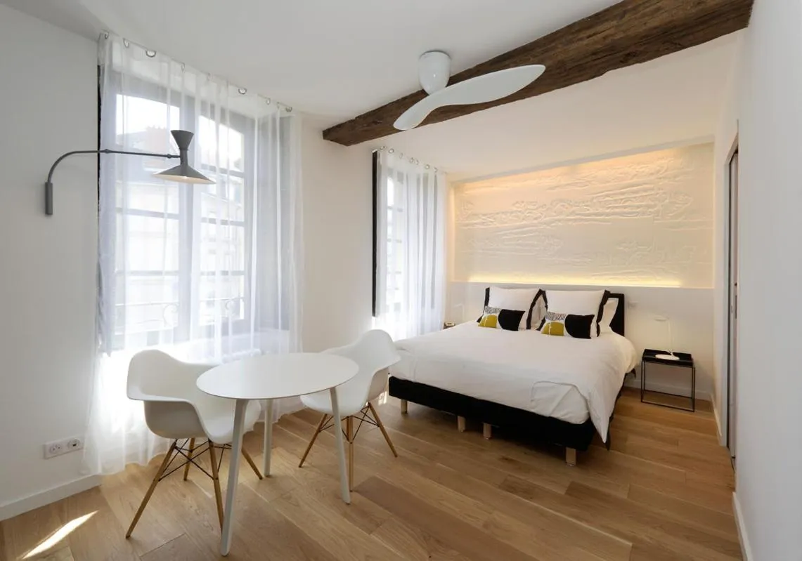 Bed in Les Maisons du Pont - Charme & Caractère