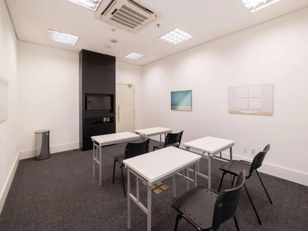 Meeting/conference room in Golden Tower Maracanaú by Fênix Hotéis