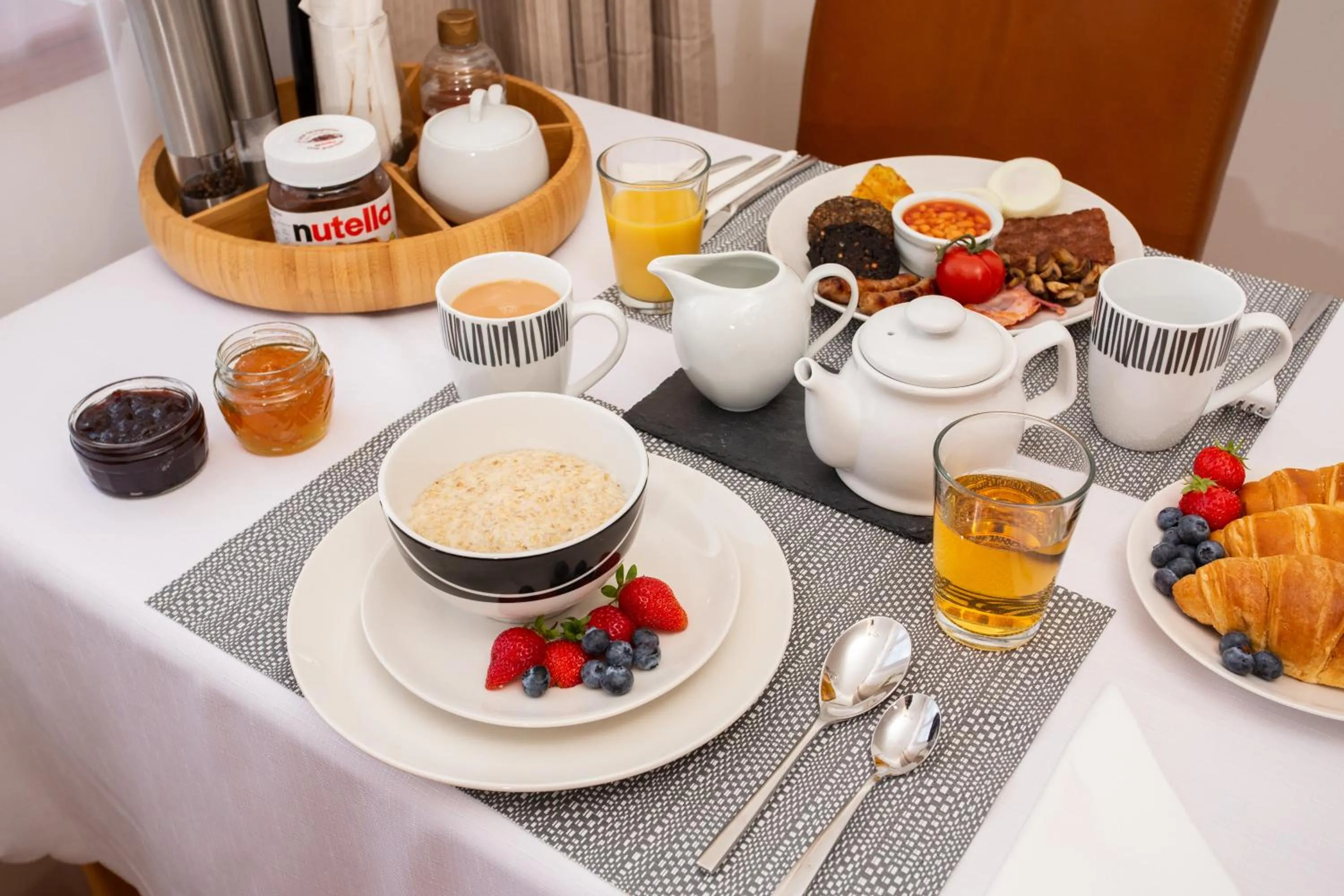 Breakfast in Beechwood Lodge